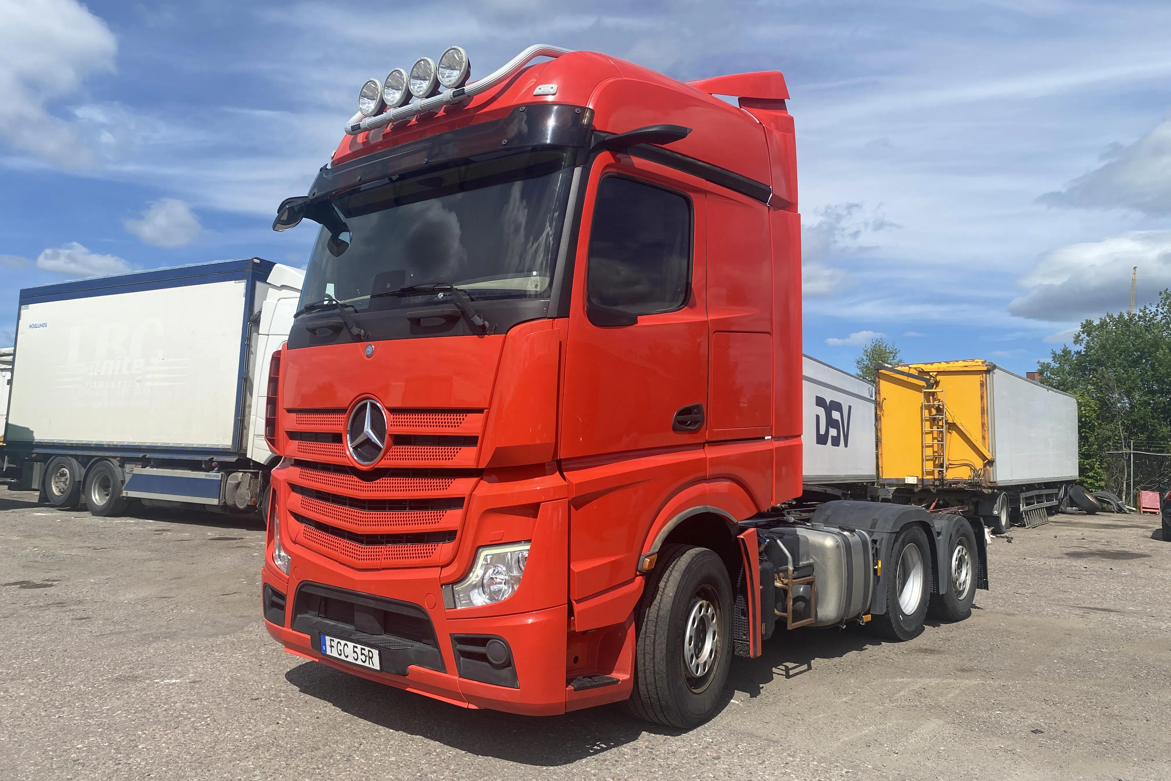 Presentation photo 1 of 60: Mercedes ACTROS - 531 764 km - Automatic - red - 2019
