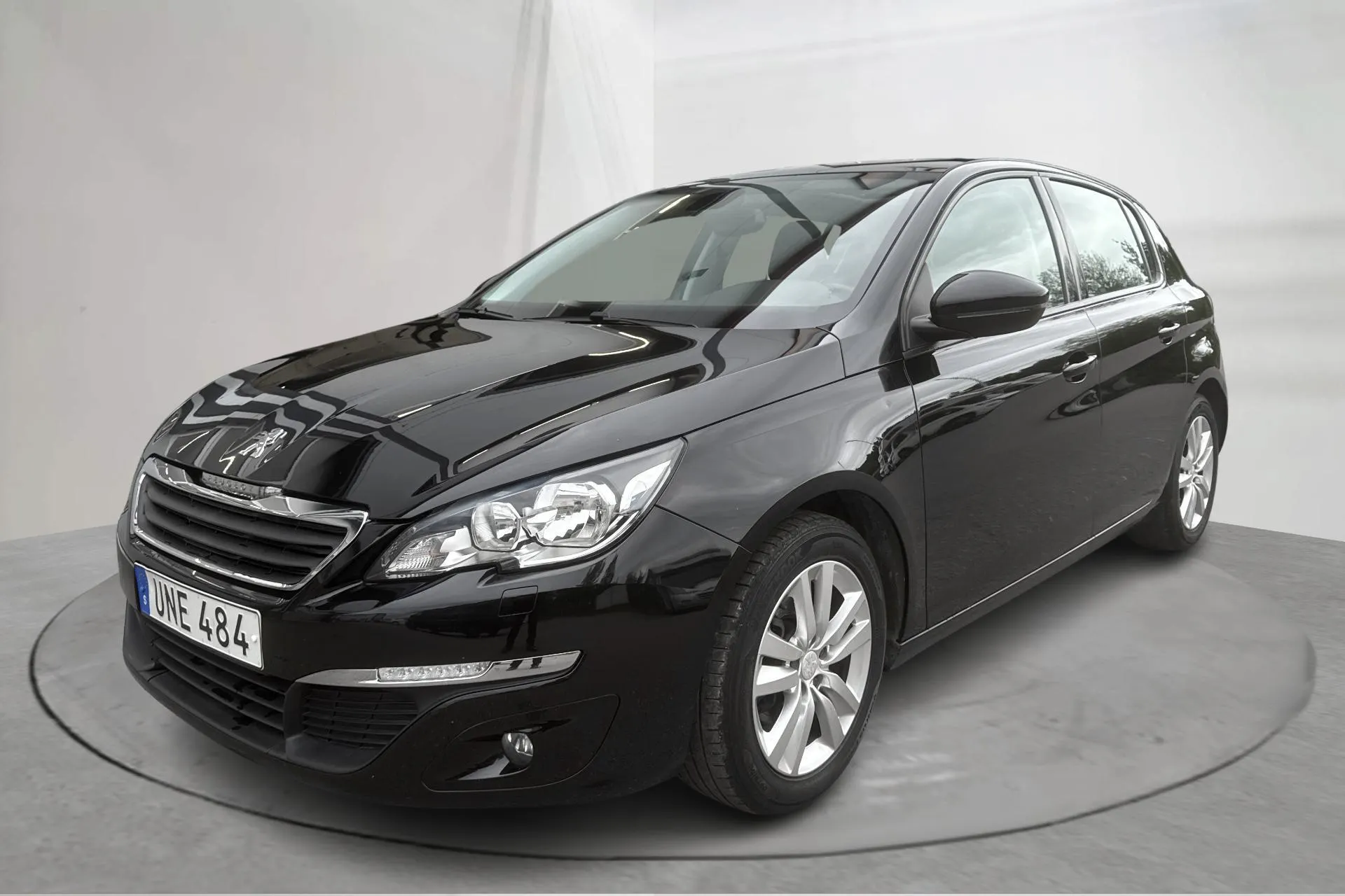 Presentationsfoto 1 av 15: Peugeot 308 1.6 Turbo (125hk) - 6 519 mil - Manuell - svart - 2014