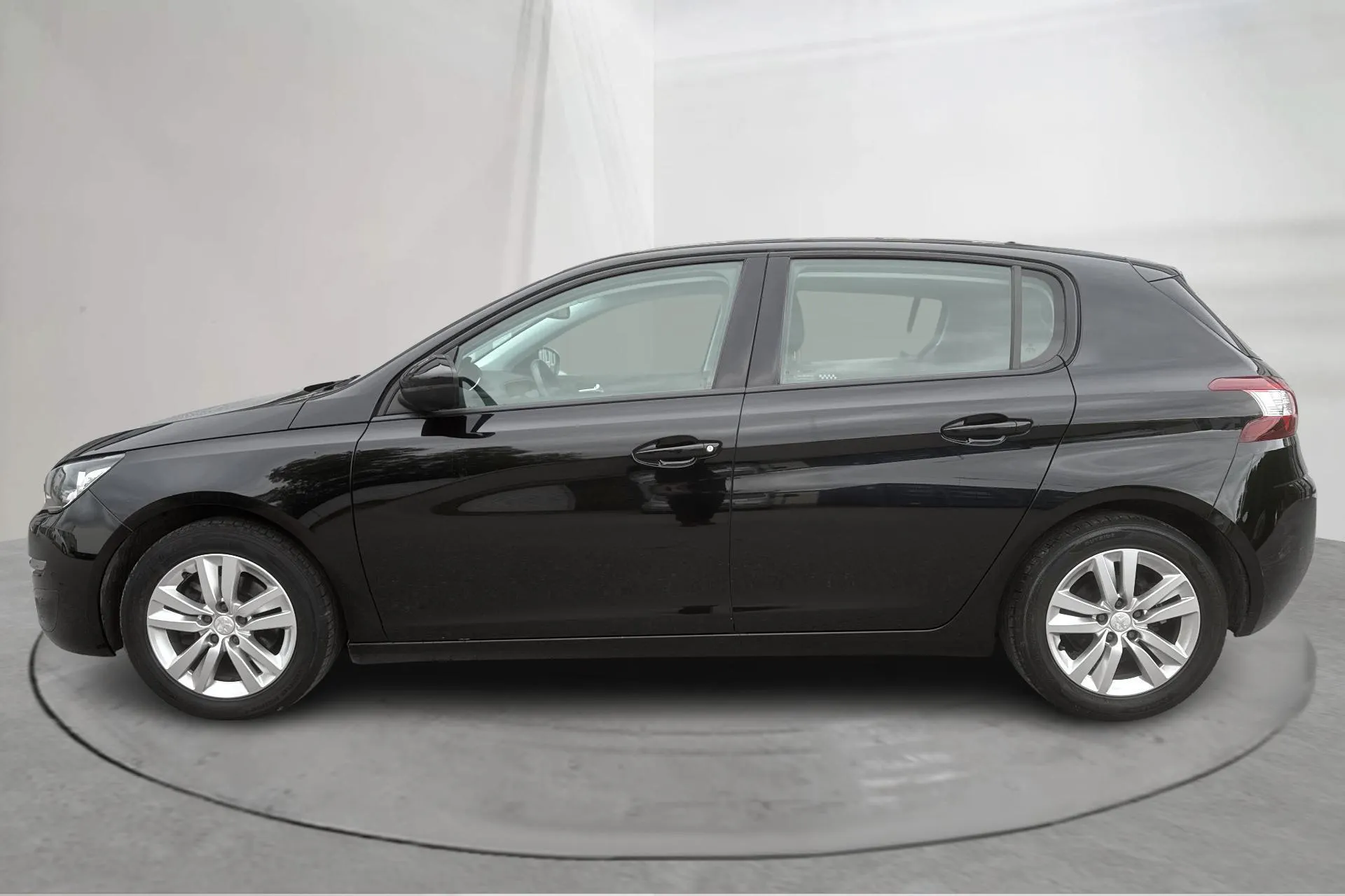 Presentationsfoto 2 av 15: Peugeot 308 1.6 Turbo (125hk) - 6 519 mil - Manuell - svart - 2014