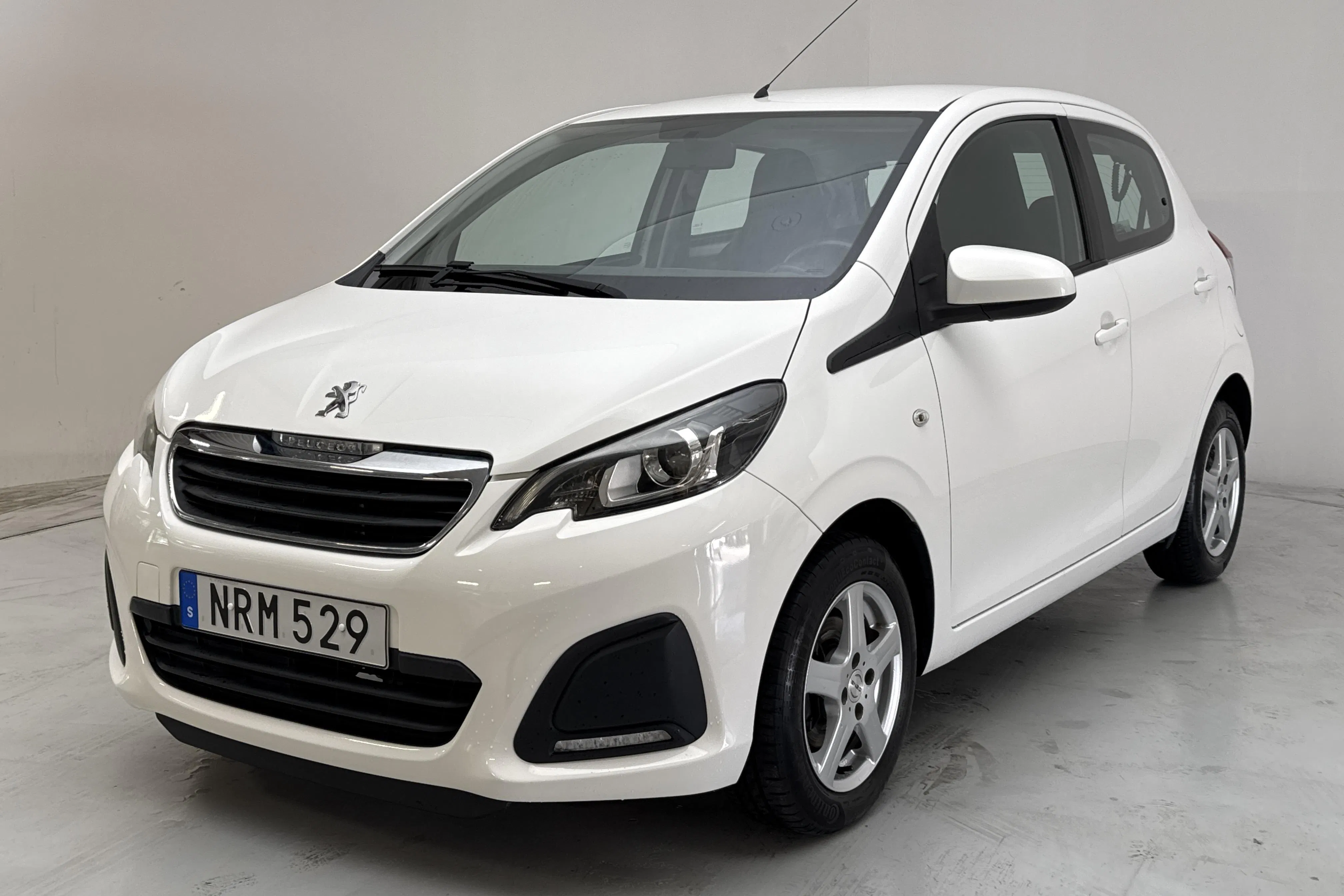 Presentationsfoto 1 av 12: Peugeot 108 PureTech 5dr (68hk) - 5 506 mil - Manuell - vit - 2015