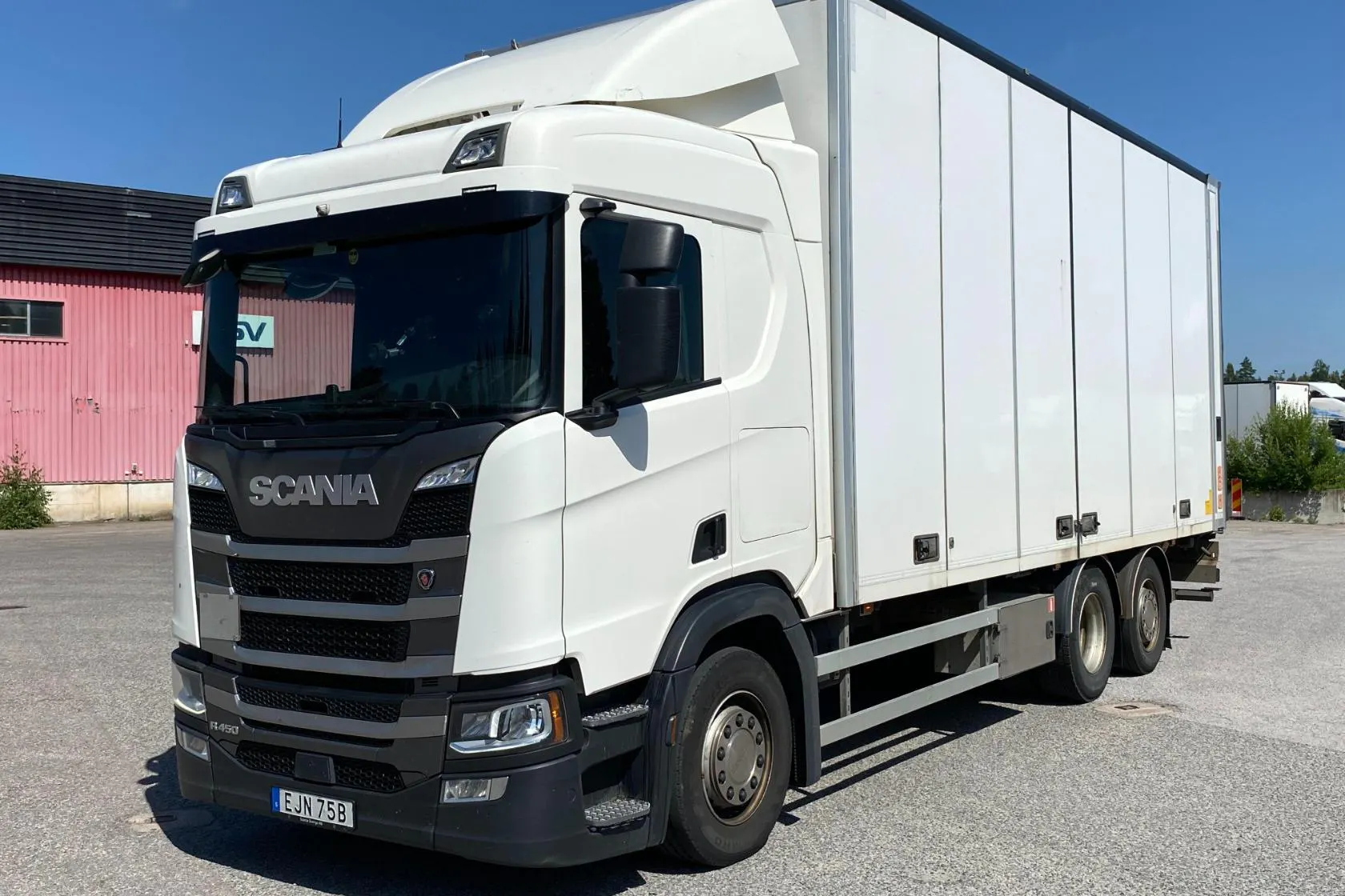 Presentation photo 1 of 46: SCANIA R450B 6X2*4 NB - 621 647 km - Automatic - white - 2019