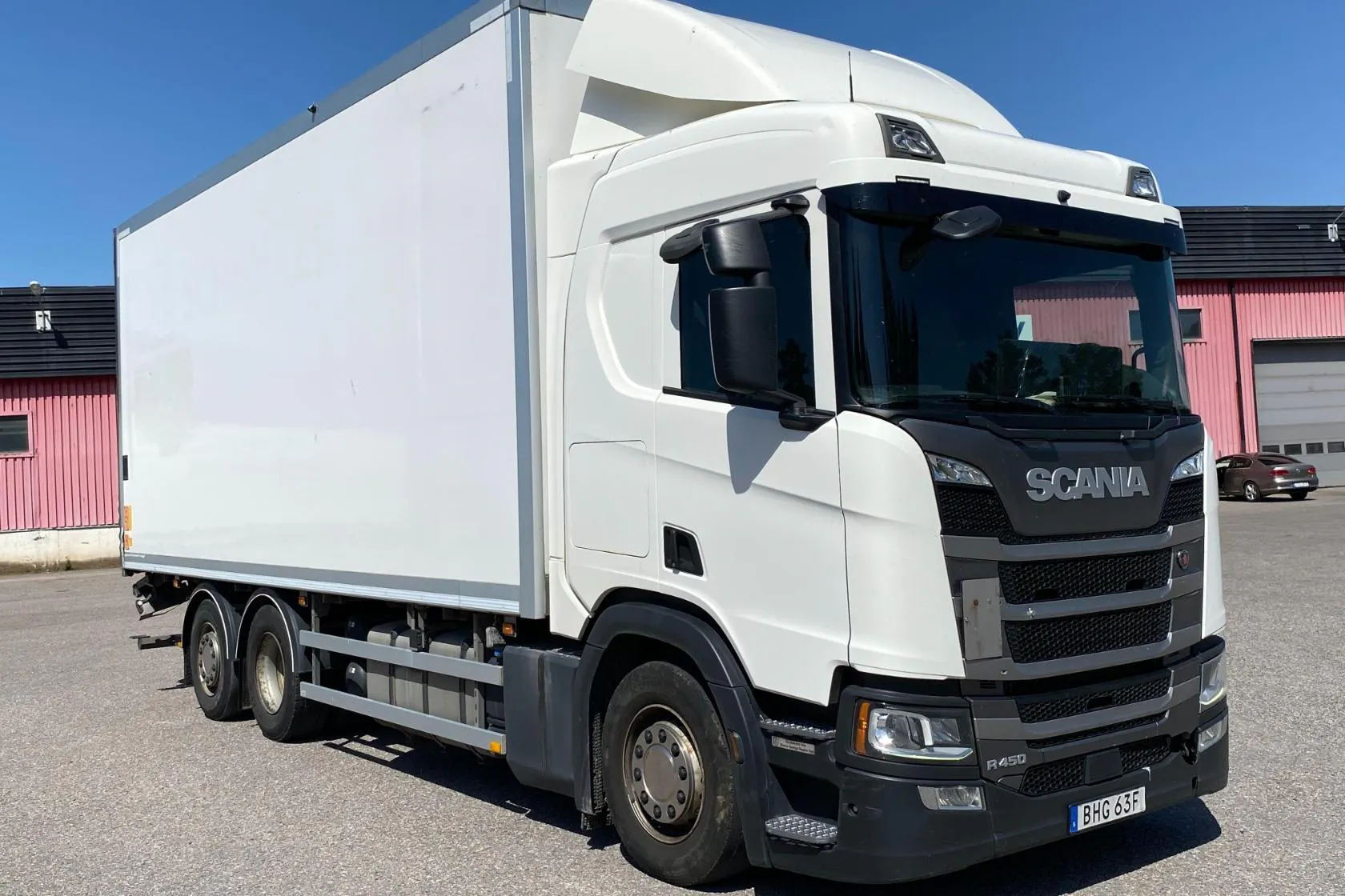 Presentation photo 2 of 63: SCANIA R450B 6X2*4 NB - 651 922 km - Automatic - white - 2019