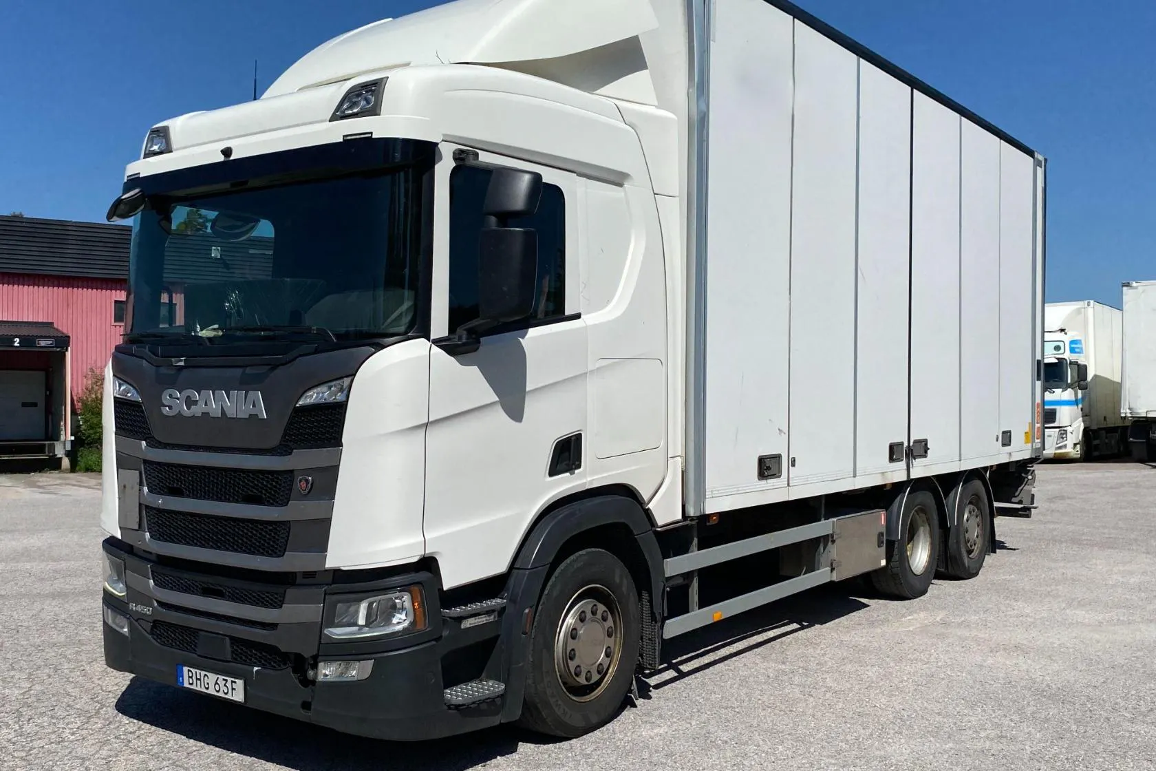 Presentation photo 1 of 63: SCANIA R450B 6X2*4 NB - 651 922 km - Automatic - white - 2019