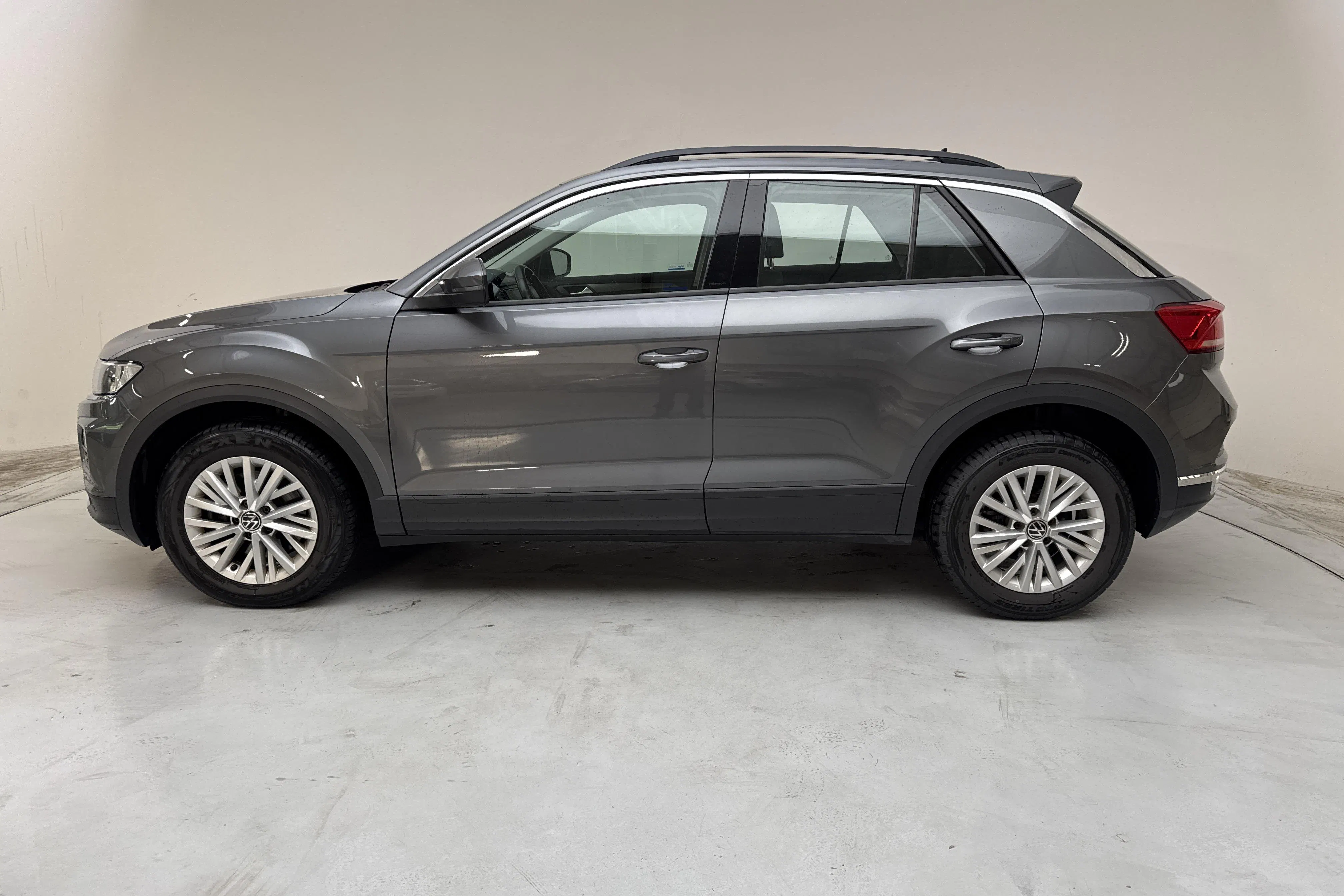 Presentation photo 2 of 12: VW T-Roc 2.0 TDI 4MOTION (150hk) - 110 290 km - Automatic - dark grey - 2021