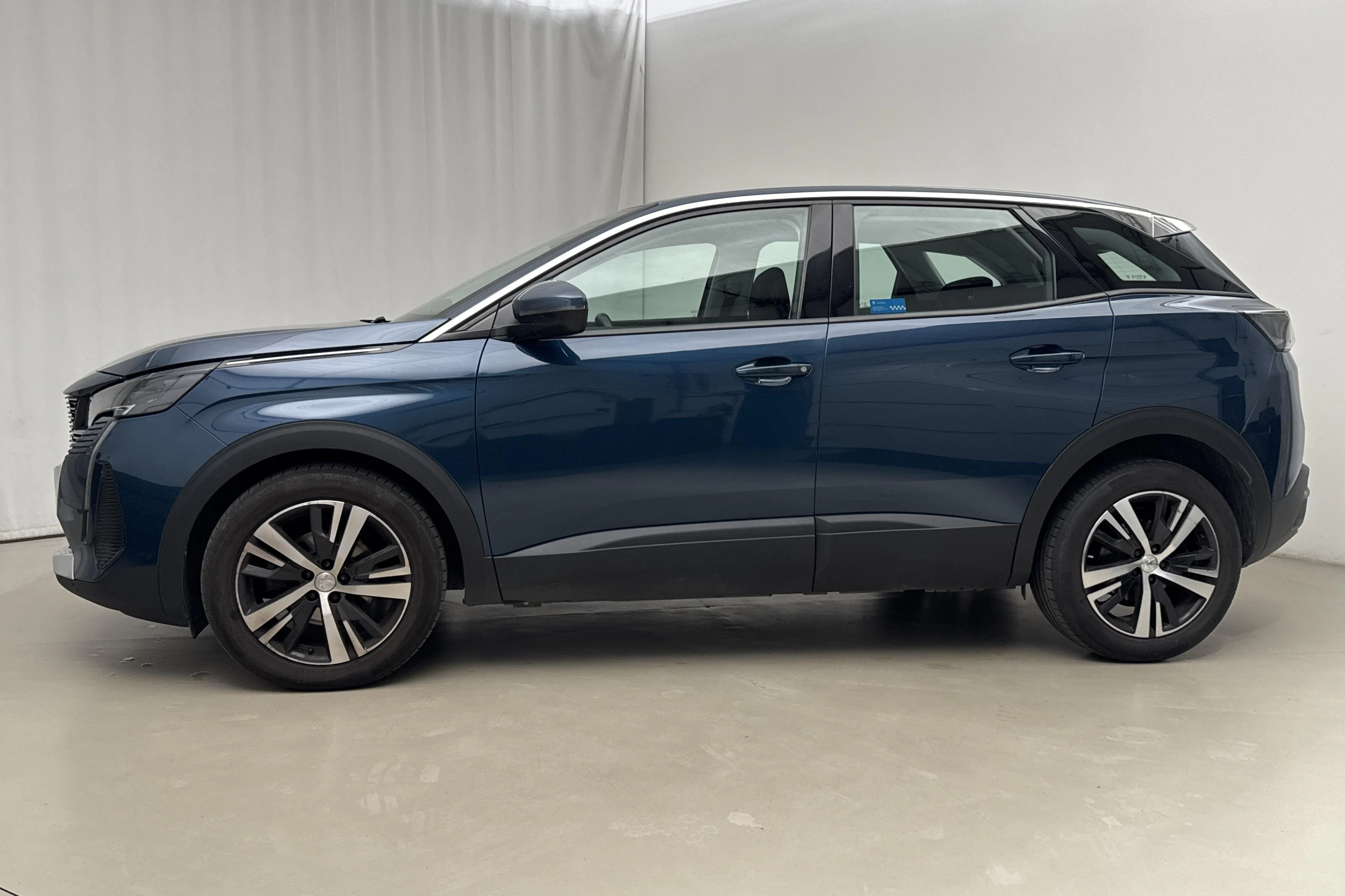 Presentationsfoto 2 av 16: Peugeot 3008 1.2 PureTech (130hk) - 13 331 mil - Automat - blå - 2021