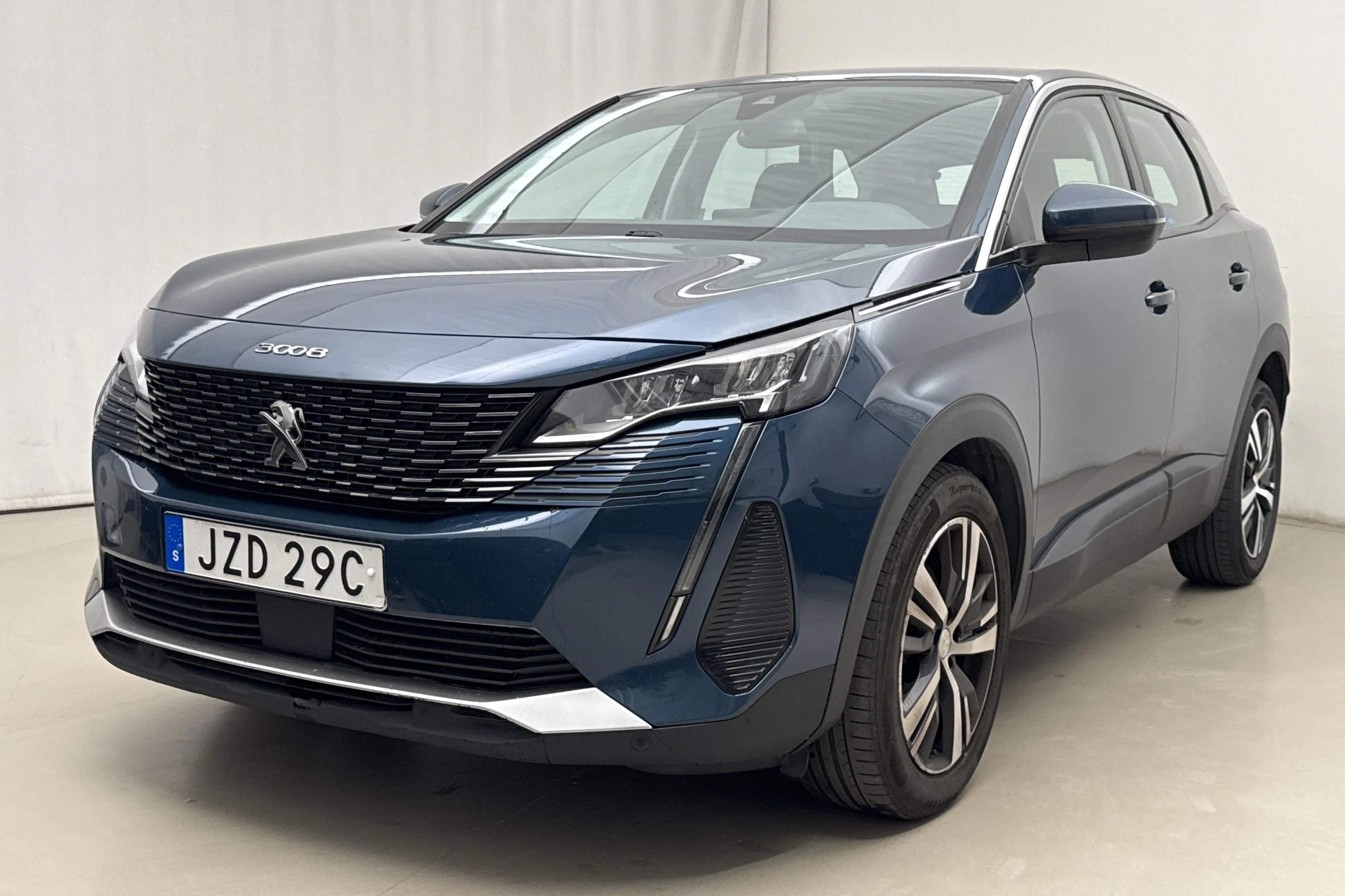 Presentationsfoto 1 av 16: Peugeot 3008 1.2 PureTech (130hk) - 13 331 mil - Automat - blå - 2021
