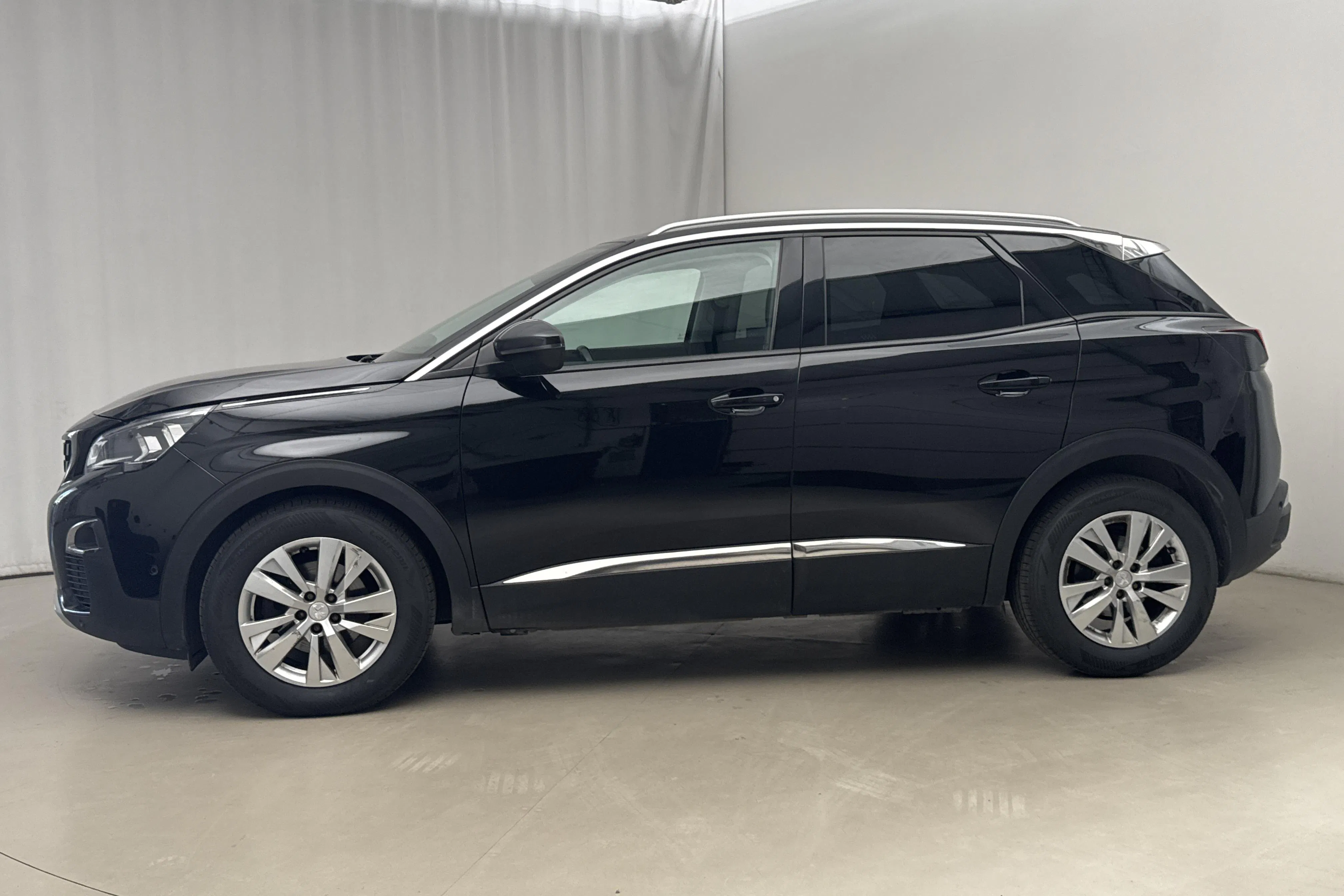 Presentation photo 2 of 19: Peugeot 3008 1.6 PureTech (165hk) - 170 650 km - Automatic - 2018