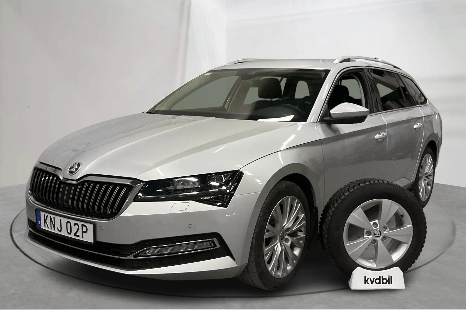 Presentation photo 1 of 20: Skoda Superb 2.0 TDI Kombi 4x4 (200hk) - 35 140 km - Automatic - silver - 2024