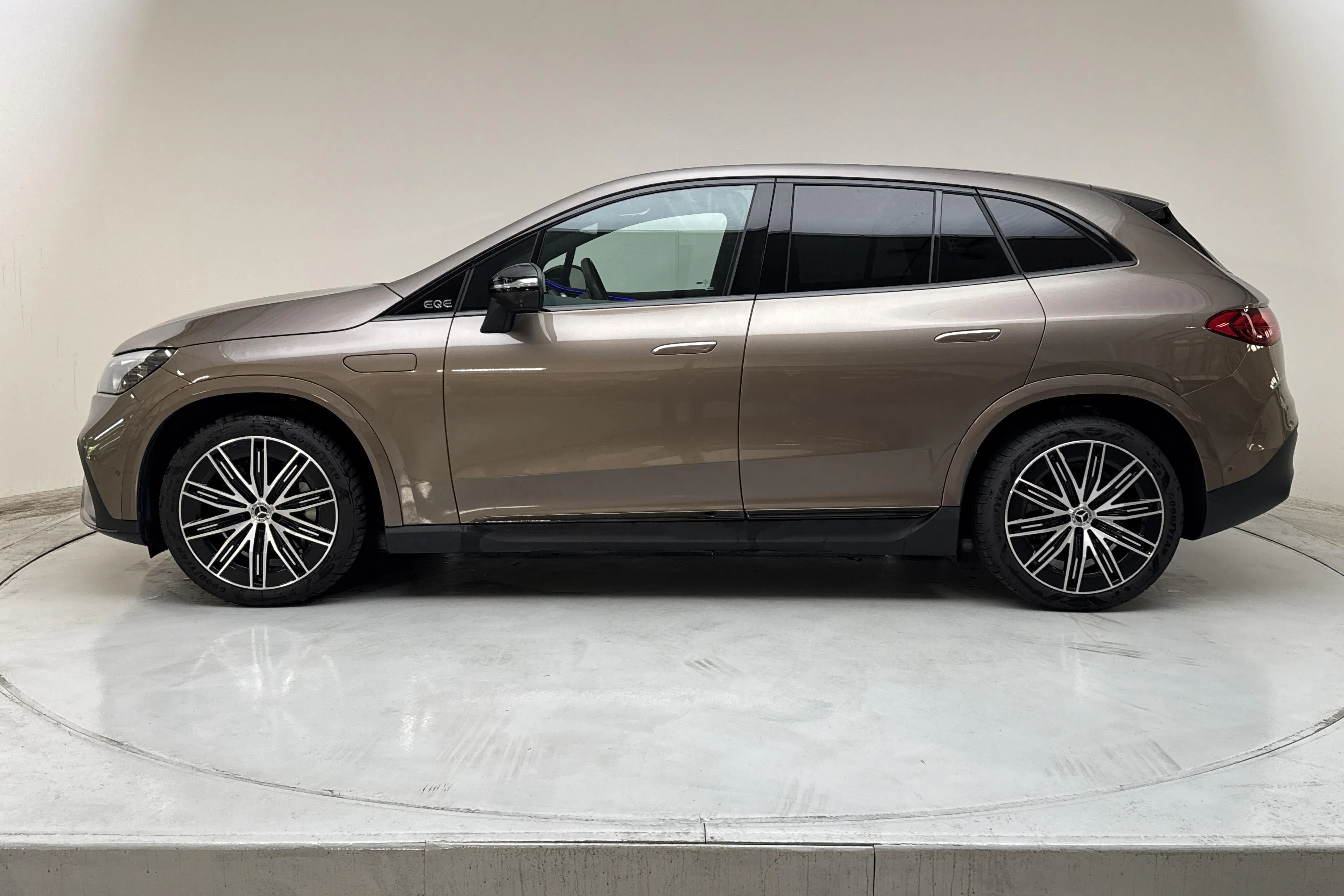 Presentation photo 2 of 19: Mercedes EQE 350 4Matic SUV X294 (292hk) - 16 420 km - Automatic - brown - 2025
