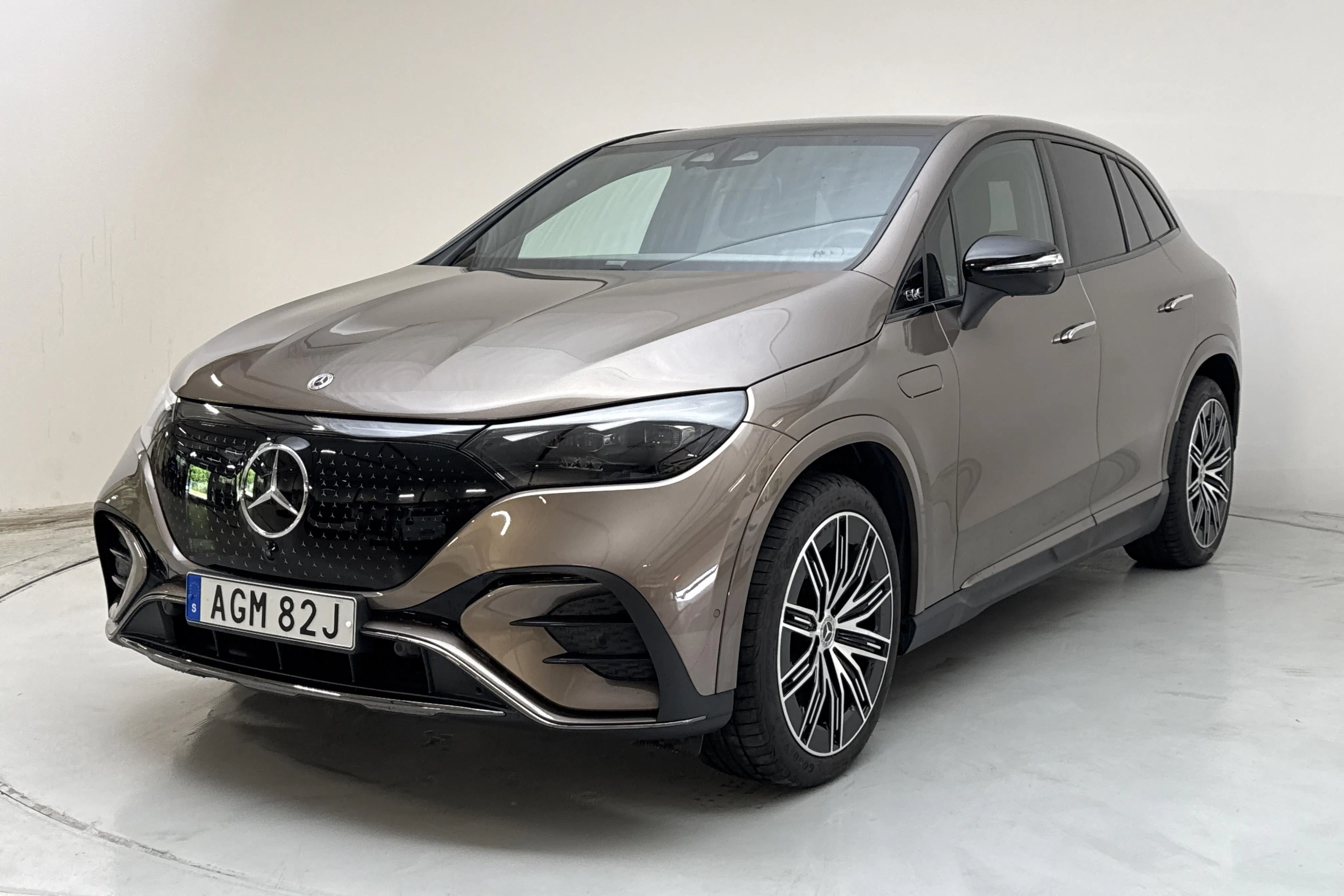 Presentation photo 1 of 19: Mercedes EQE 350 4Matic SUV X294 (292hk) - 16 420 km - Automatic - brown - 2025