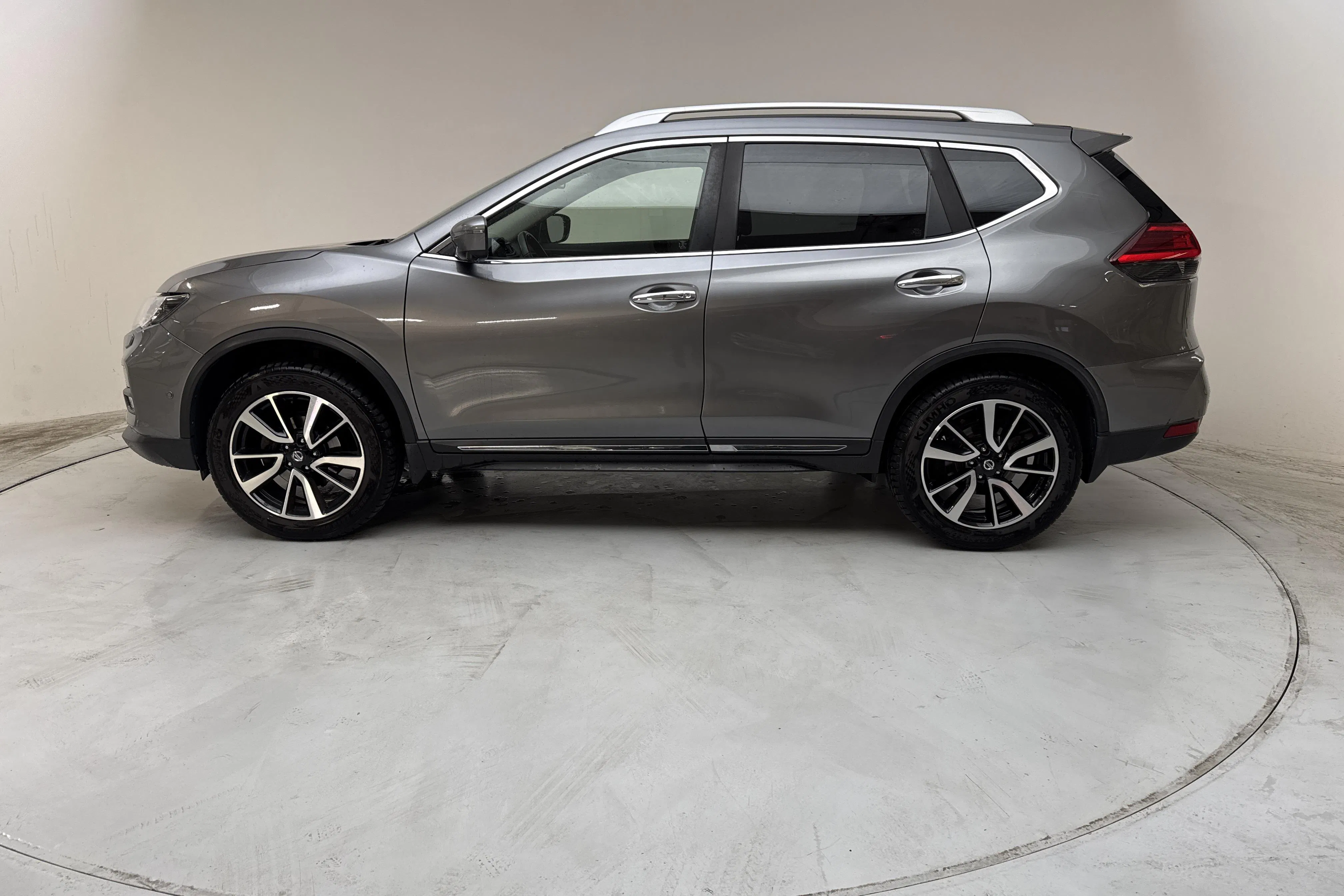 Presentationsfoto 2 av 15: Nissan X-trail 1.3 DIG-T 2WD (160hk) - 20 534 mil - Automat - grå - 2019