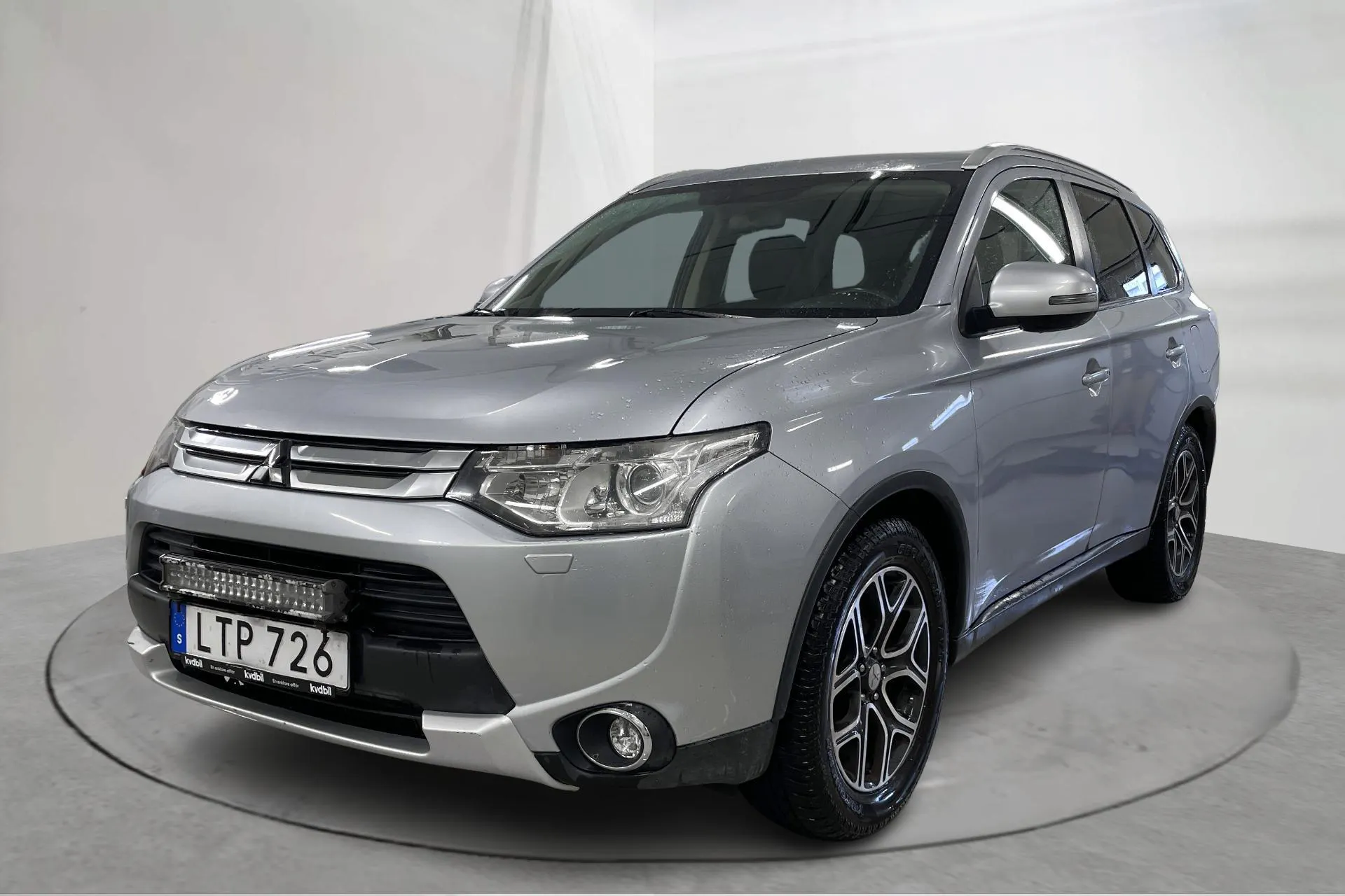 Presentationsfoto 1 av 15: Mitsubishi Outlander 2.2 Di-D 4WD (150hk) - 30 331 mil - Automat - silver - 2014