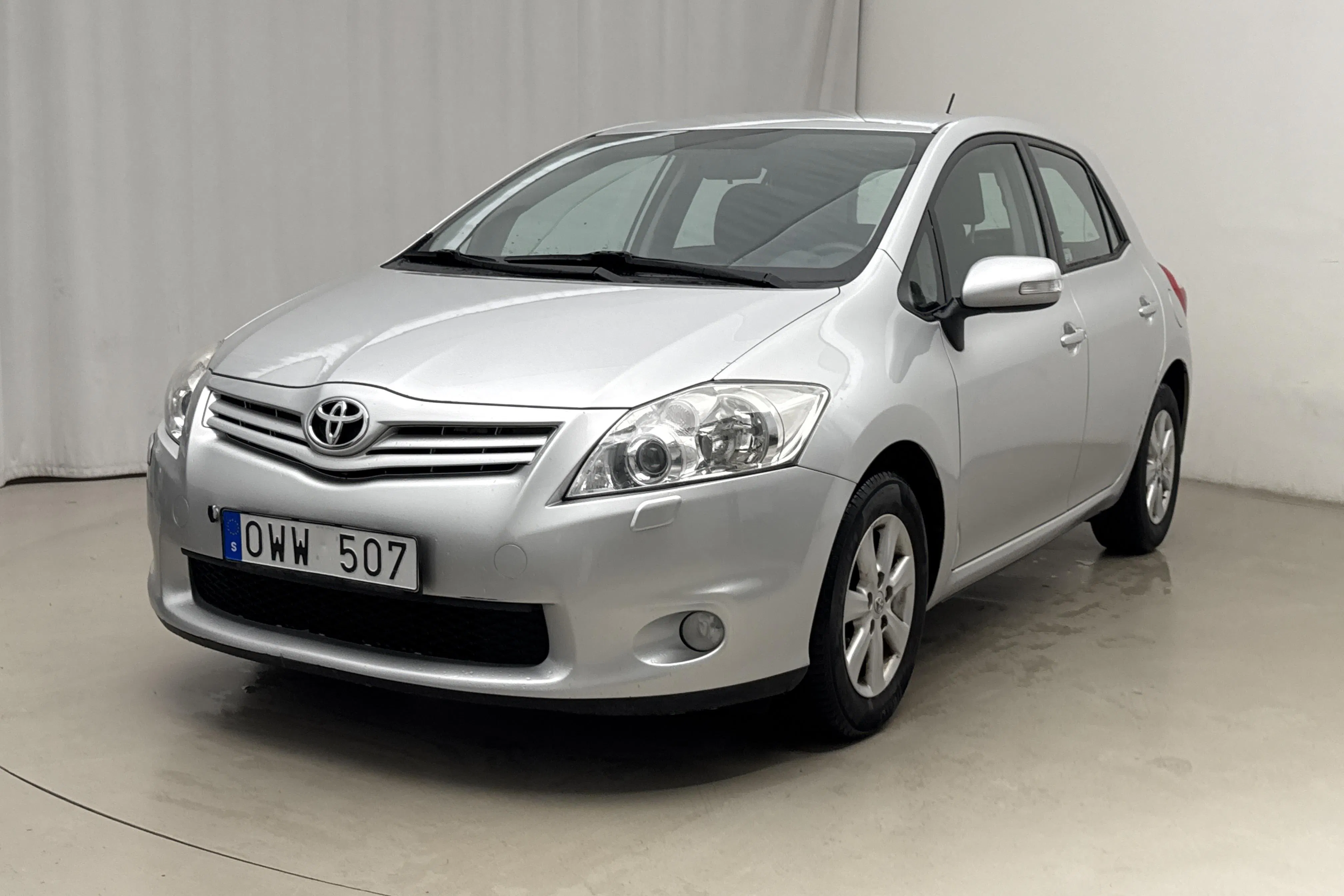 Presentationsfoto 1 av 14: Toyota Auris 1.6 VVT-i 5dr (132hk) - 10 580 mil - Manuell - silver - 2010