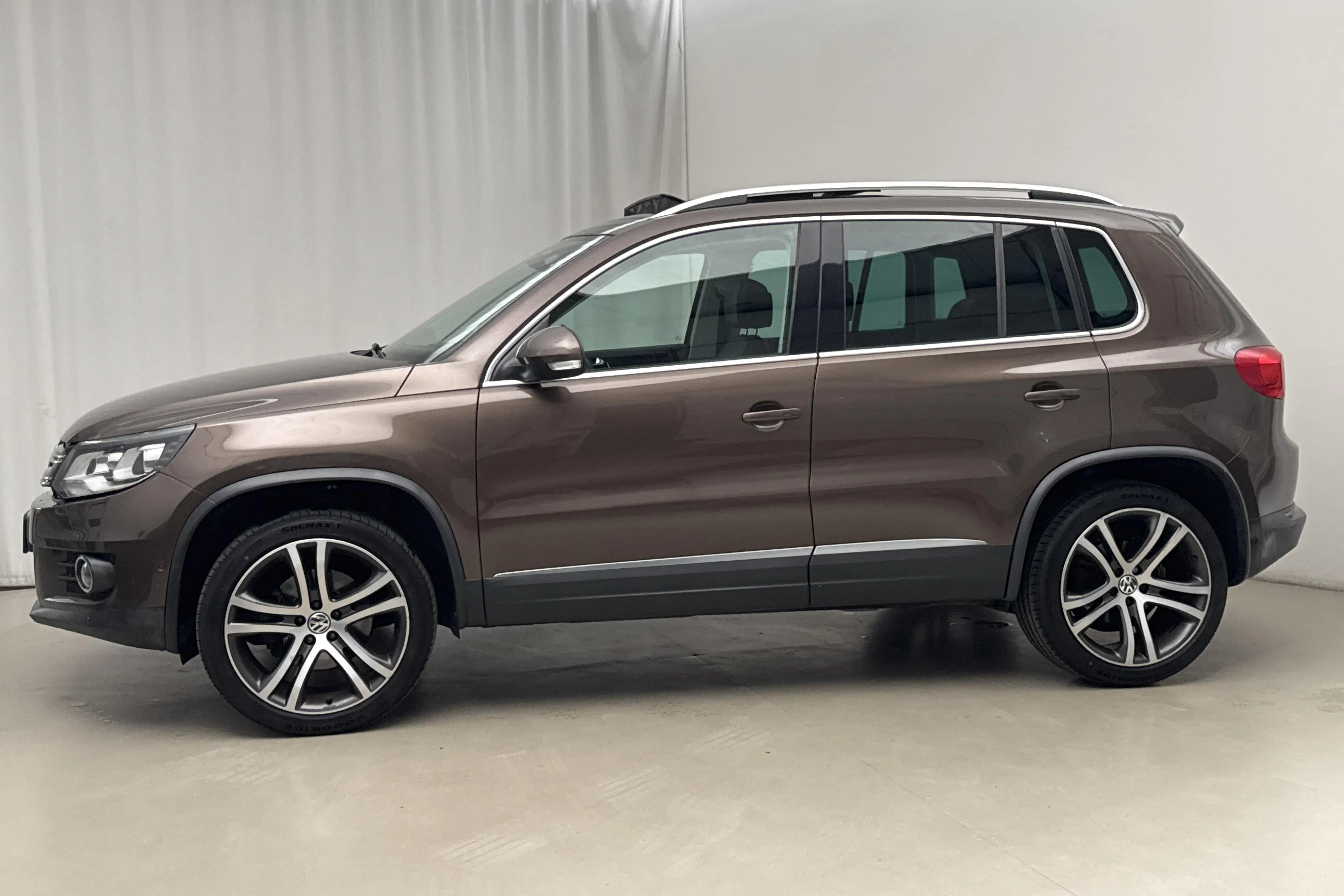 Presentationsfoto 2 av 16: VW Tiguan 2.0 TFSI 4MOTION (180hk) - 13 453 mil - Automat - brun - 2012