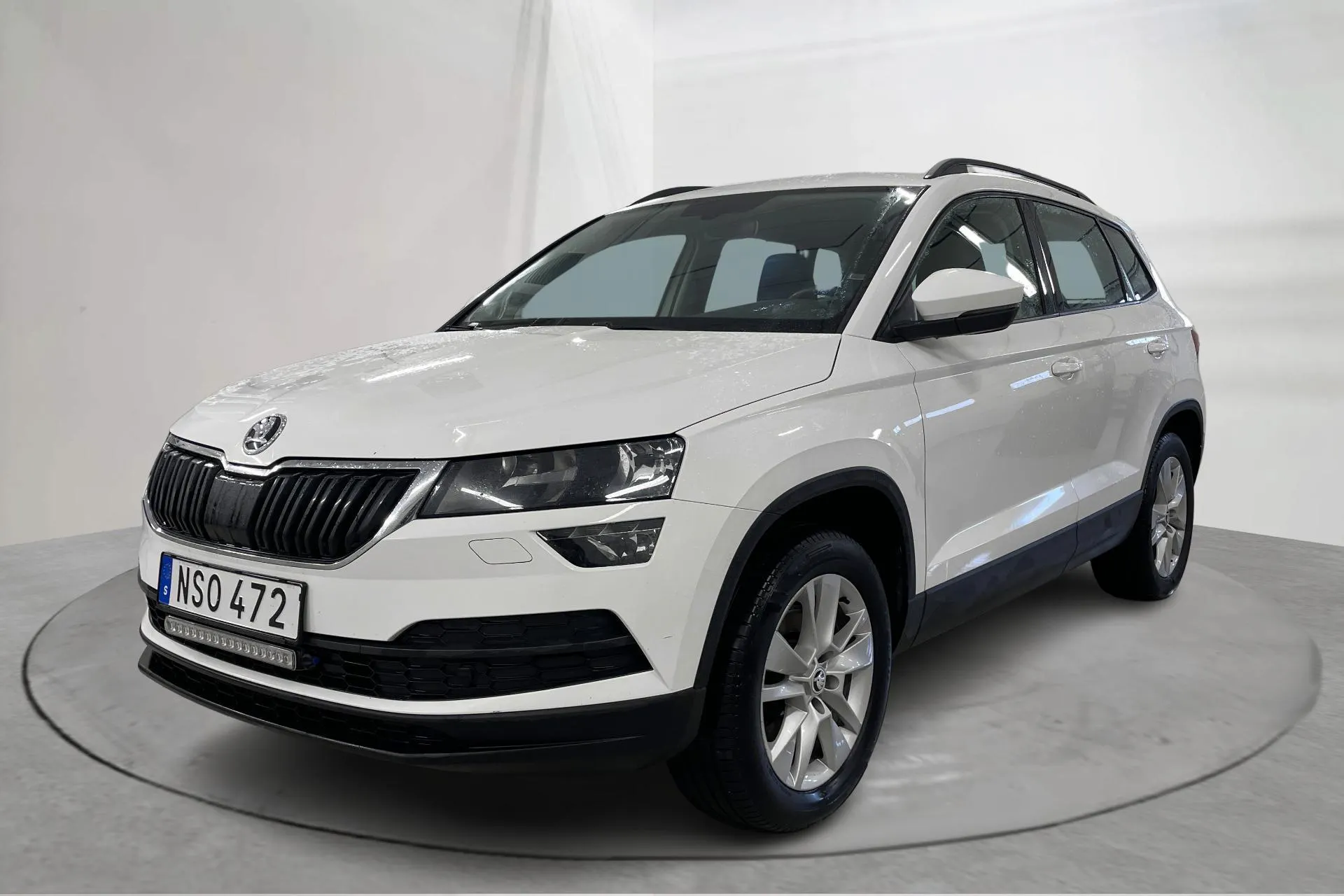 Presentationsfoto 1 av 15: Skoda Karoq 2.0 TDI 4X4 (150hk) - 13 895 mil - Automat - vit - 2020