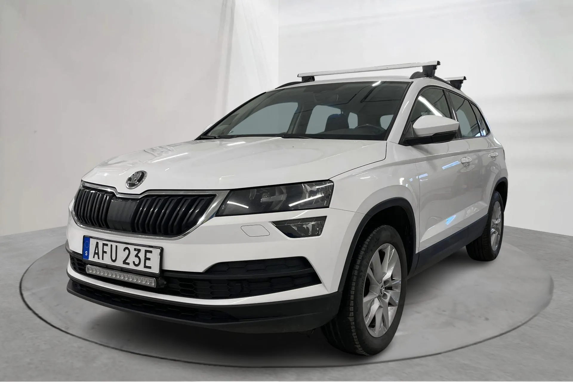 Presentationsfoto 1 av 15: Skoda Karoq 2.0 TDI 4X4 (150hk) - 13 834 mil - Automat - vit - 2020