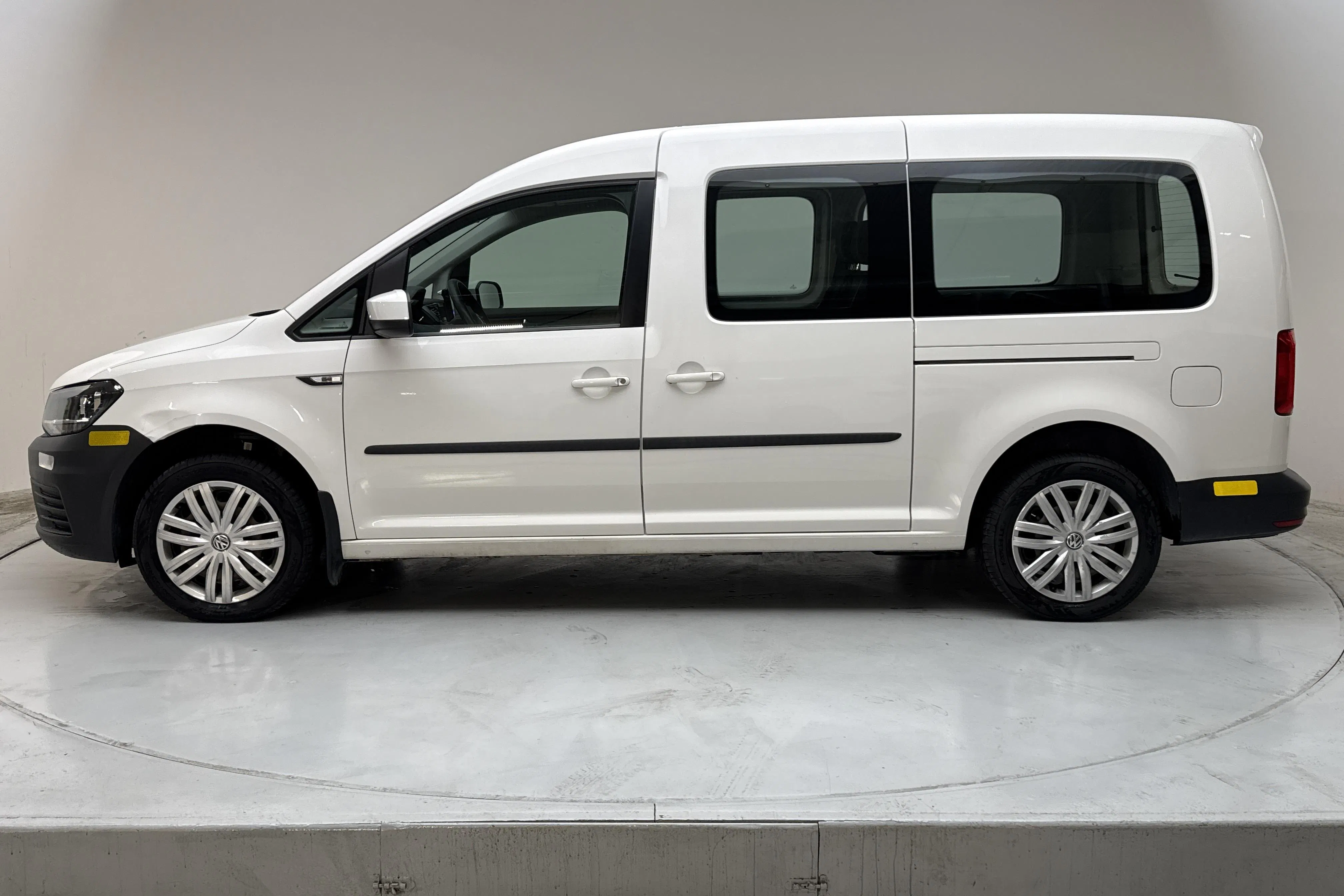 Presentationsfoto 2 av 13: VW Caddy Maxi Life 1.4 TGI (110hk) - 8 866 mil - Automat - vit - 2019