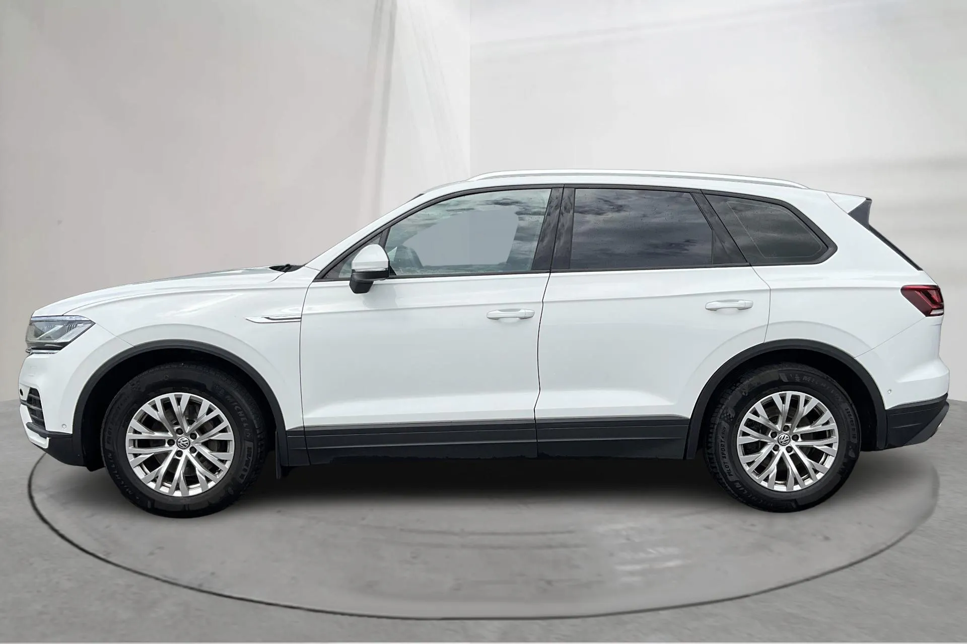Presentationsfoto 2 av 20: VW Touareg V6 TDI 4Motion (286hk) - 28 725 mil - Automat - vit - 2019