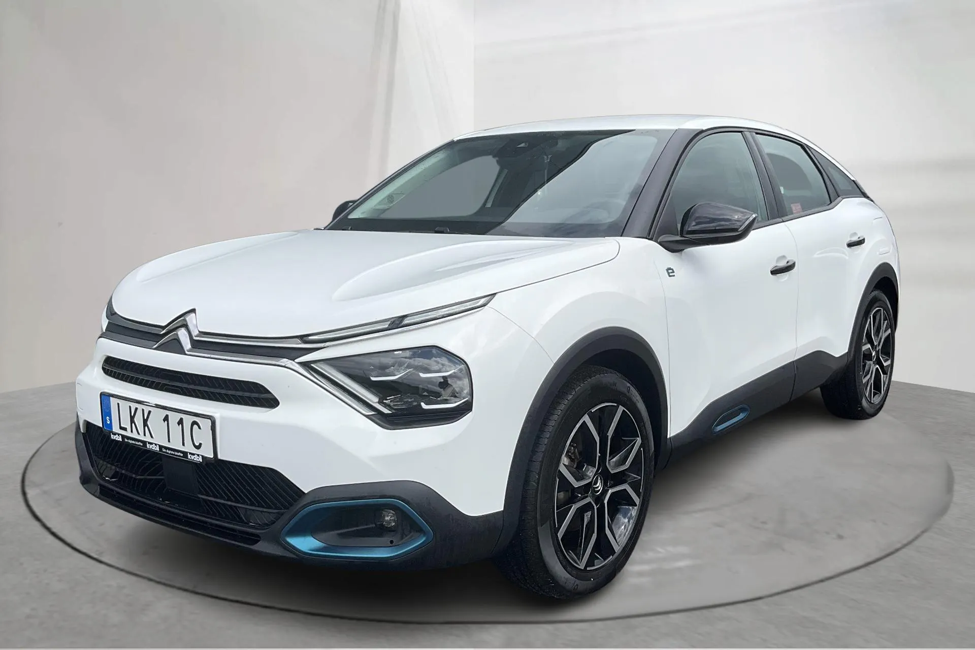 Presentationsfoto 1 av 16: Citroën e-C4 50kWh (136hk) - 9 126 mil - Automat - vit - 2022