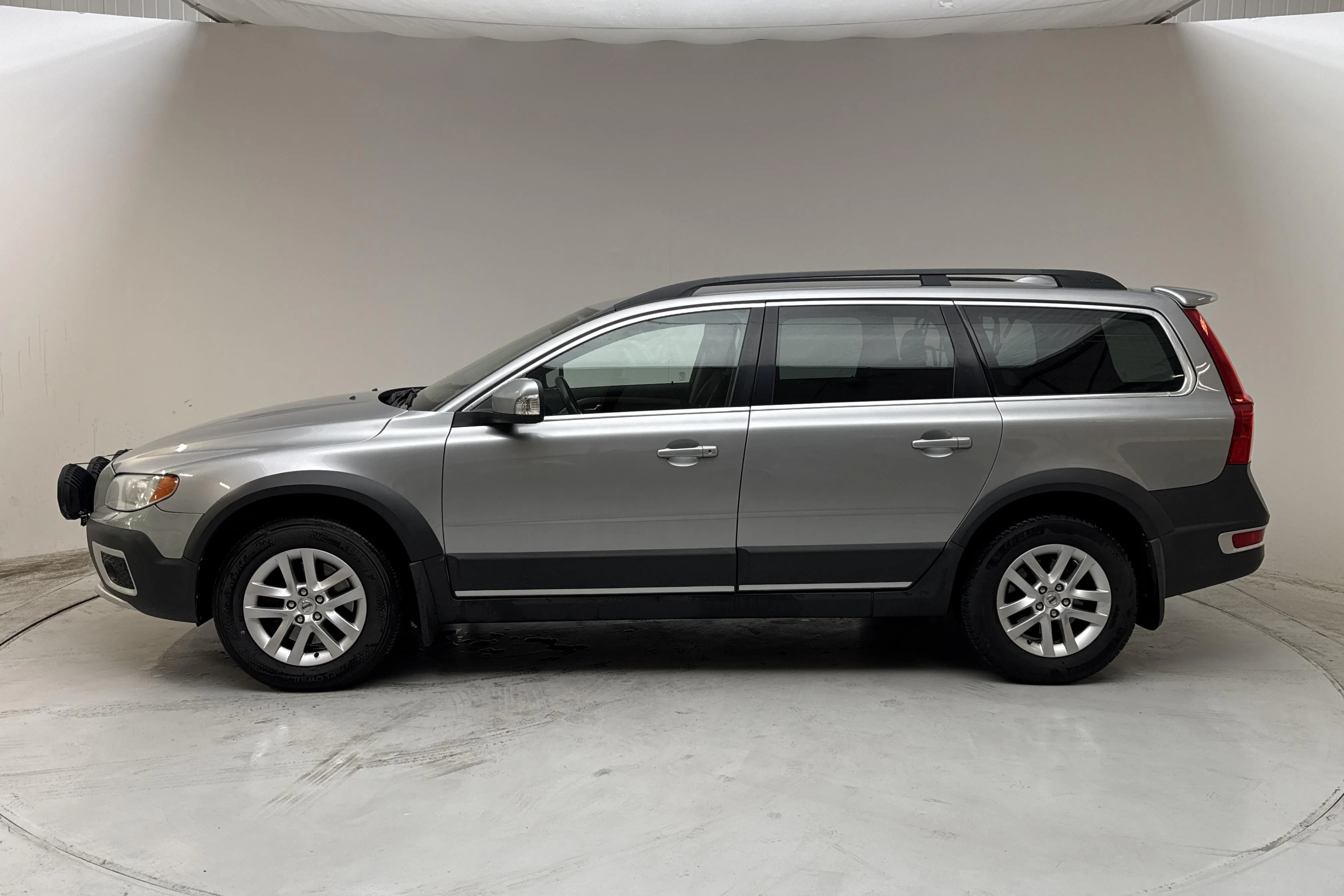 Presentationsfoto 2 av 17: Volvo XC70 II D3 AWD (163hk) - 29 688 mil - Automat - silver - 2011