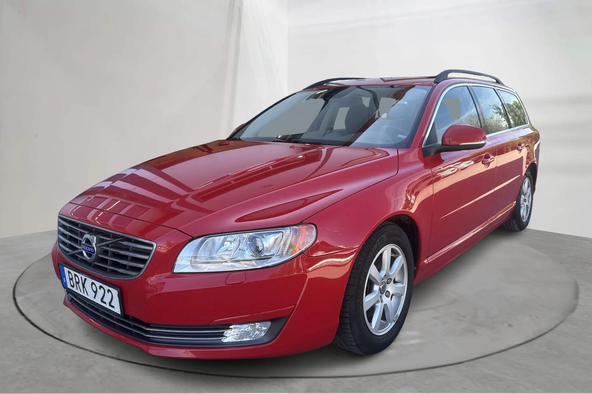 Presentationsfoto 1 av 14: Volvo V70 II D2 (115hk) - 12 020 mil - Automat - röd - 2014