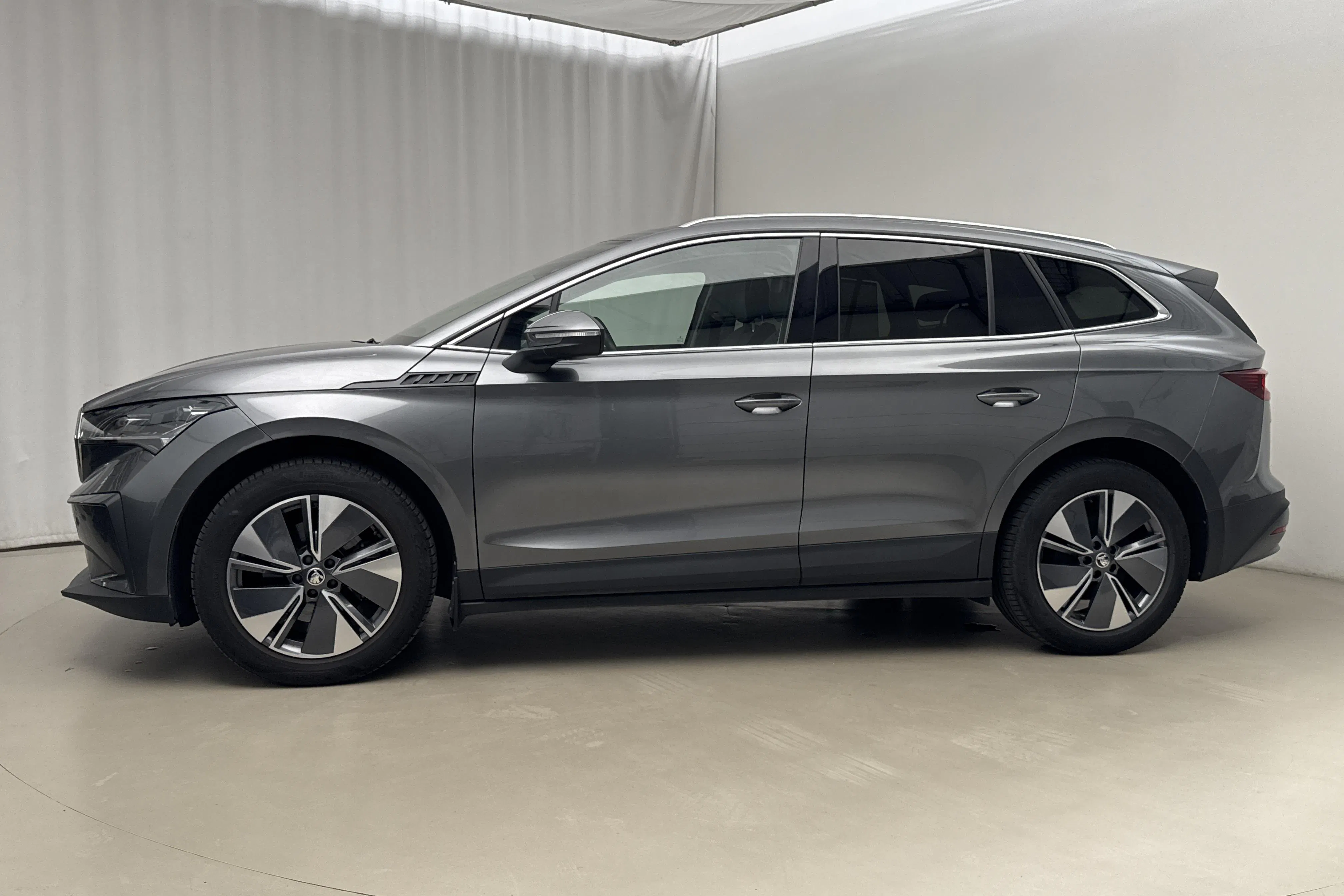Presentation photo 2 of 24: Skoda Enyaq iV 80 (204hk) - 76 130 km - Automatic - gray - 2023