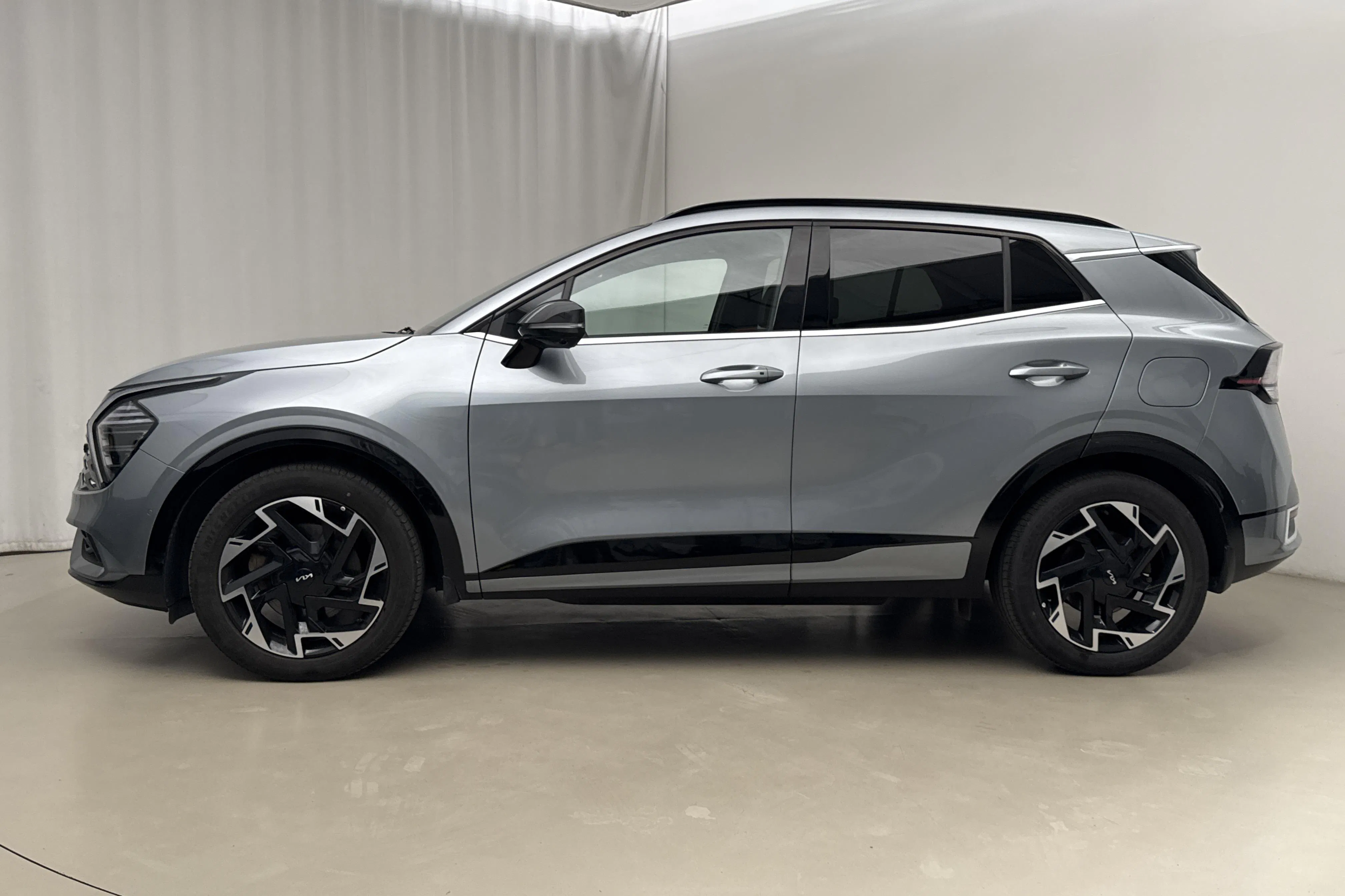 Presentation photo 2 of 23: KIA Sportage PHEV AWD (265hk) - 80 650 km - Automatic - gray - 2022