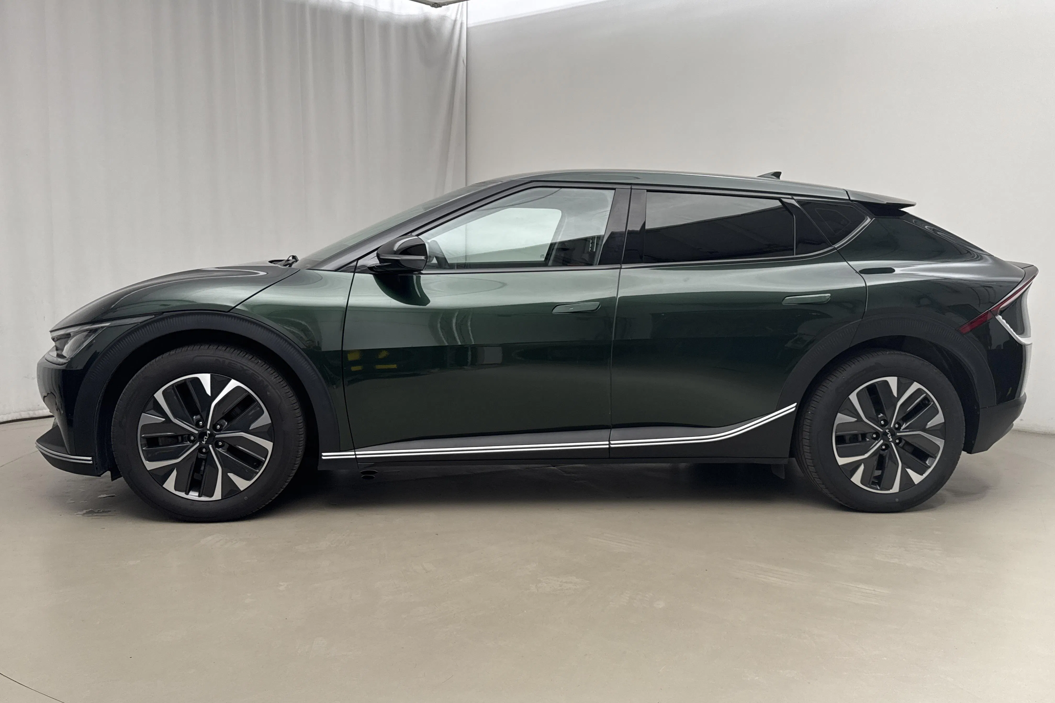 Presentationsfoto 2 av 21: KIA EV6 RWD (228hk) - 3 137 mil - Automat - grön - 2023