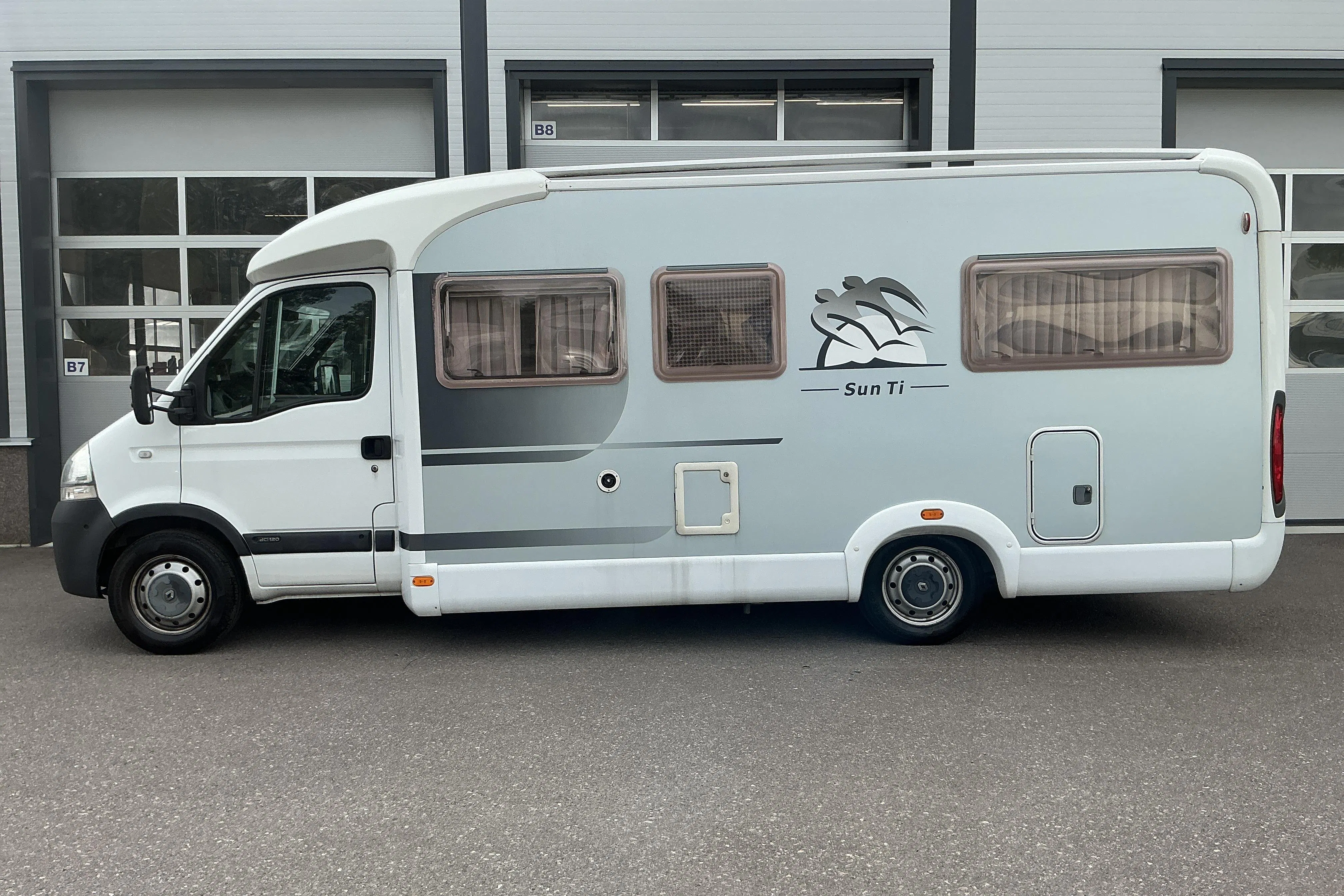 Presentationsfoto 2 av 30: Renault KNAUS Sun Ti 650 Husbil - 9 433 mil - Manuell - 2004