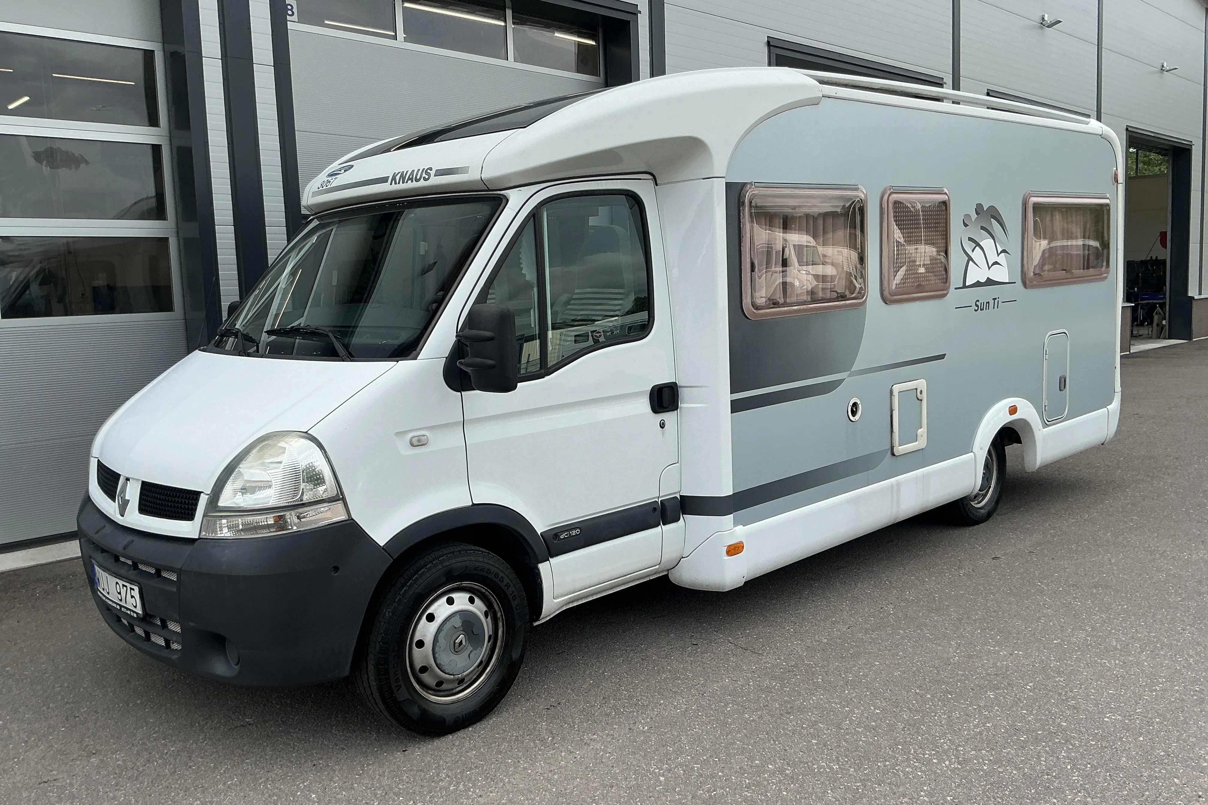 Presentationsfoto 1 av 30: Renault KNAUS Sun Ti 650 Husbil - 9 433 mil - Manuell - 2004