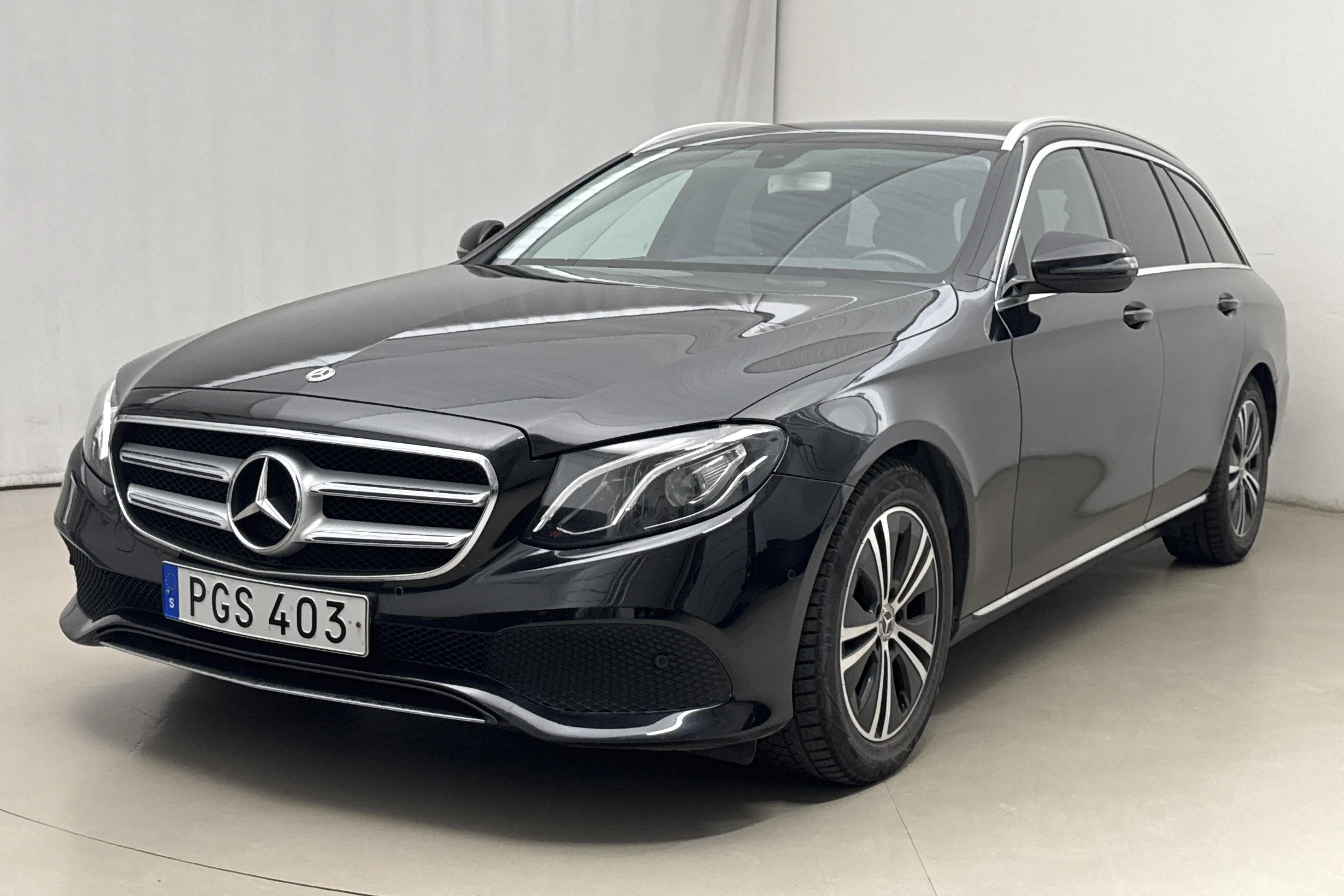 Presentationsfoto 1 av 18: Mercedes E 220 d Kombi S213 (194hk) - 24 562 mil - Automat - svart - 2017