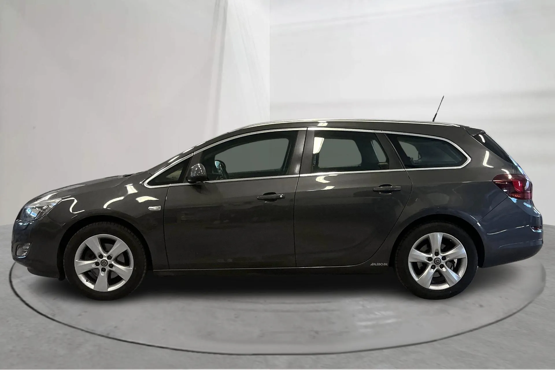 Presentationsfoto 2 av 15: Opel Astra 1.7 CDTI ecoFLEX Sports Tourer (125hk) - 12 493 mil - Manuell - grå - 2011