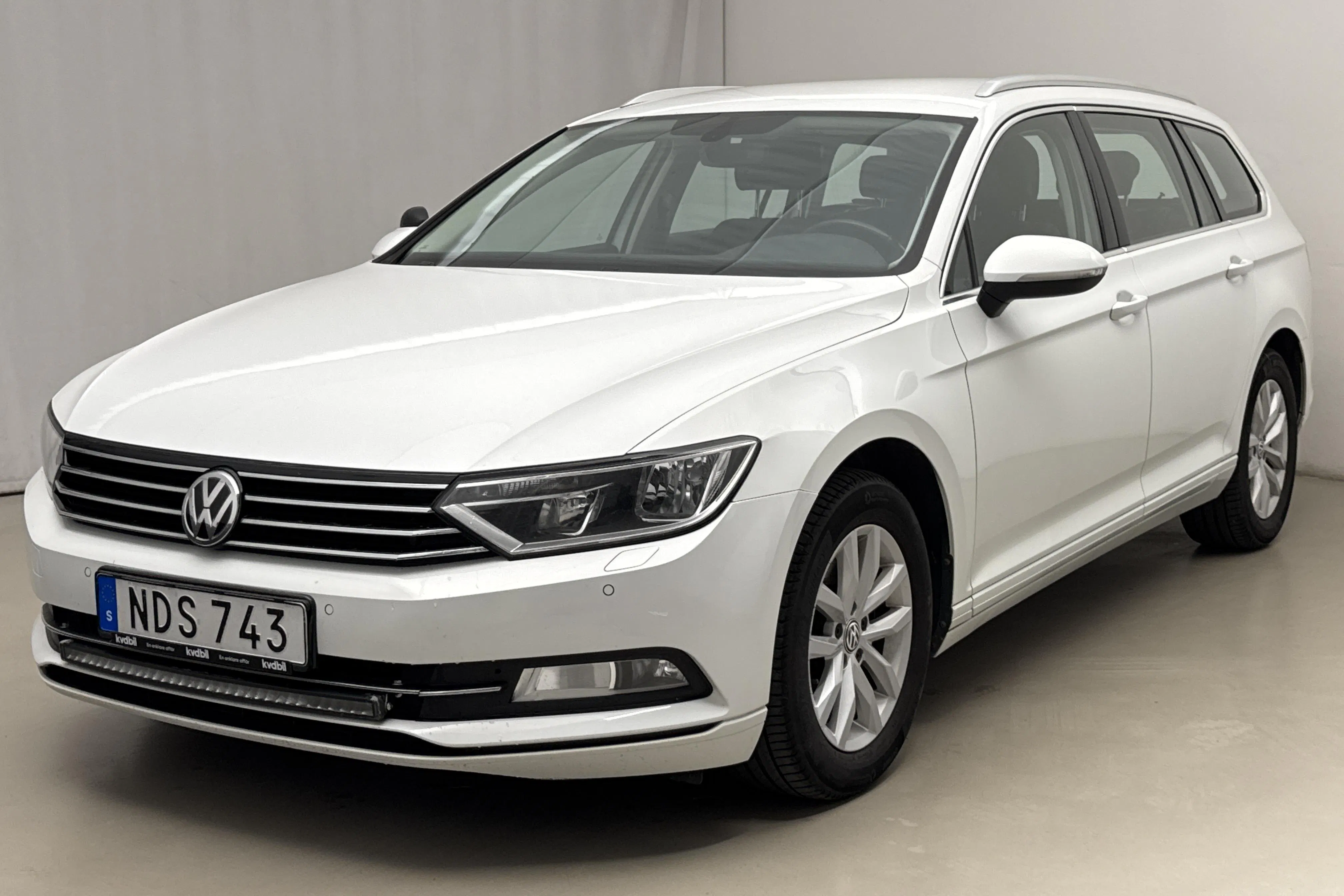 Presentationsfoto 1 av 17: VW Passat 1.4 TSI Sportscombi (150hk) - 20 884 mil - Manuell - vit - 2016