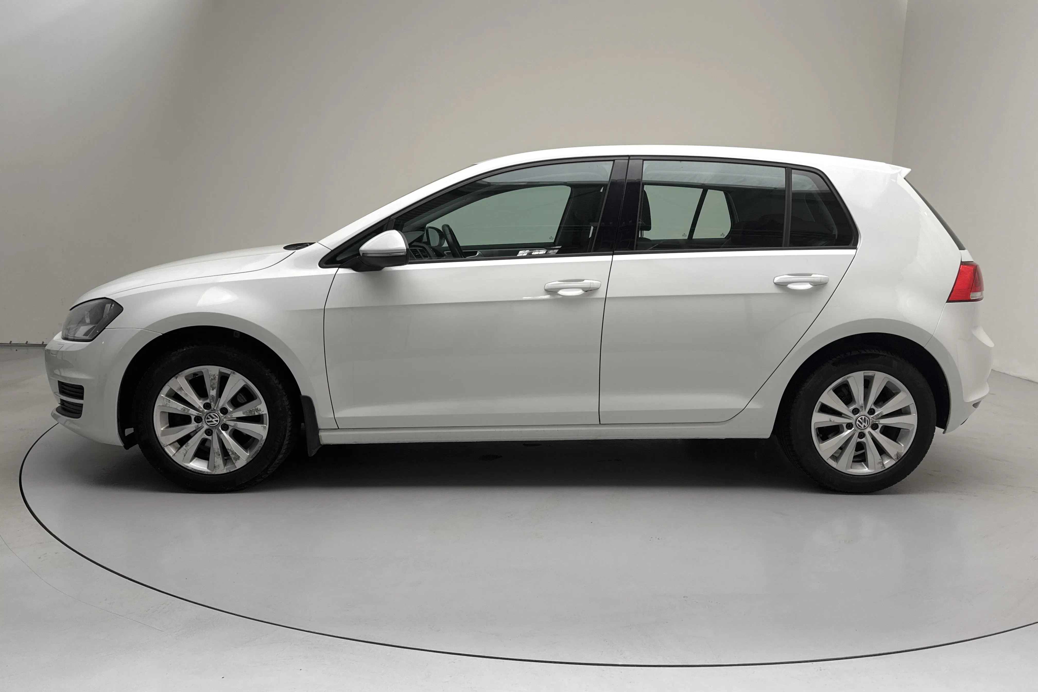 Presentationsfoto 2 av 13: VW Golf VII 1.2 TSI 5dr (110hk) - 17 721 mil - Manuell - vit - 2016