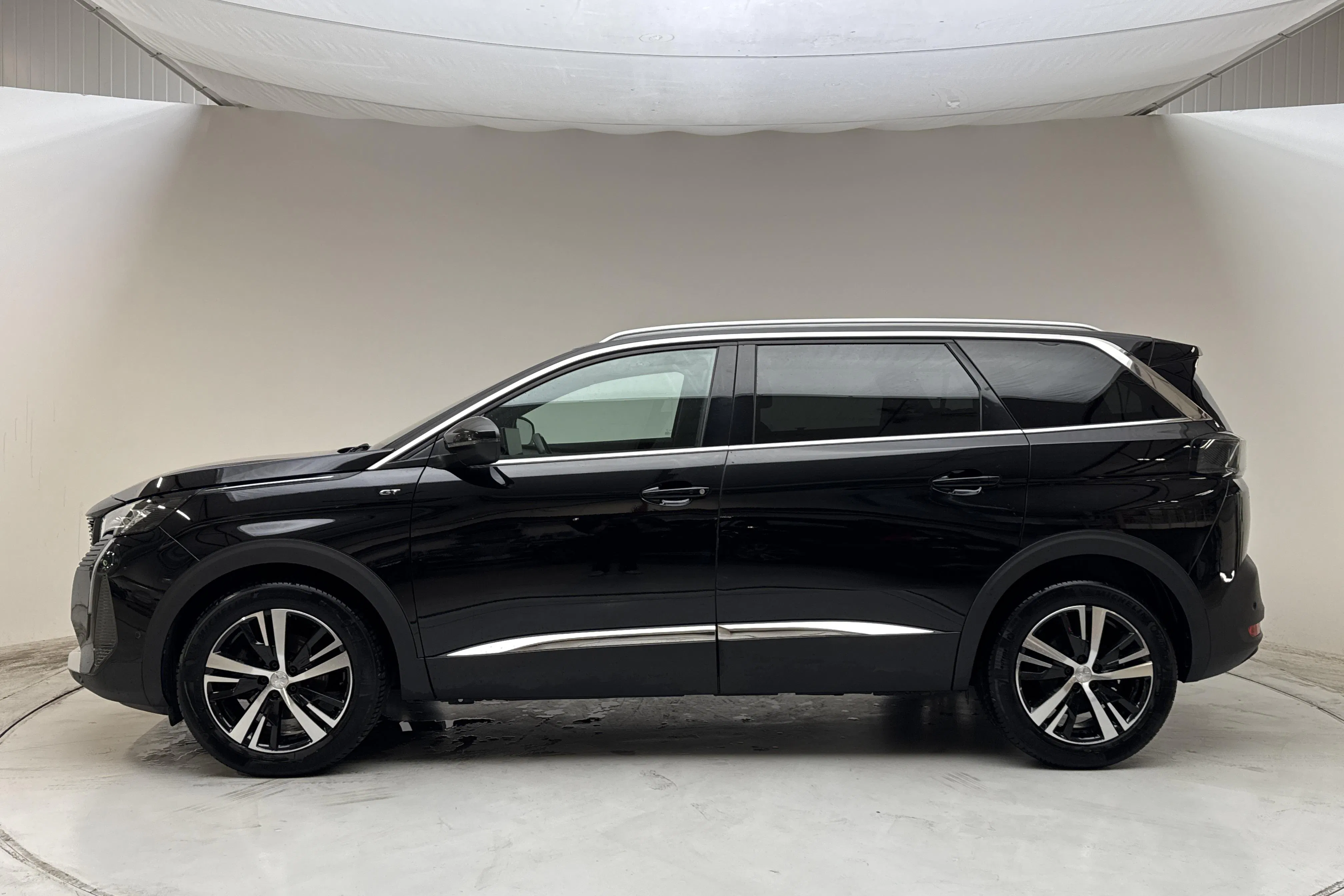 Presentation photo 2 of 14: Peugeot 5008 1.2 PureTech (130hk) - 40 990 km - Automatic - black - 2023