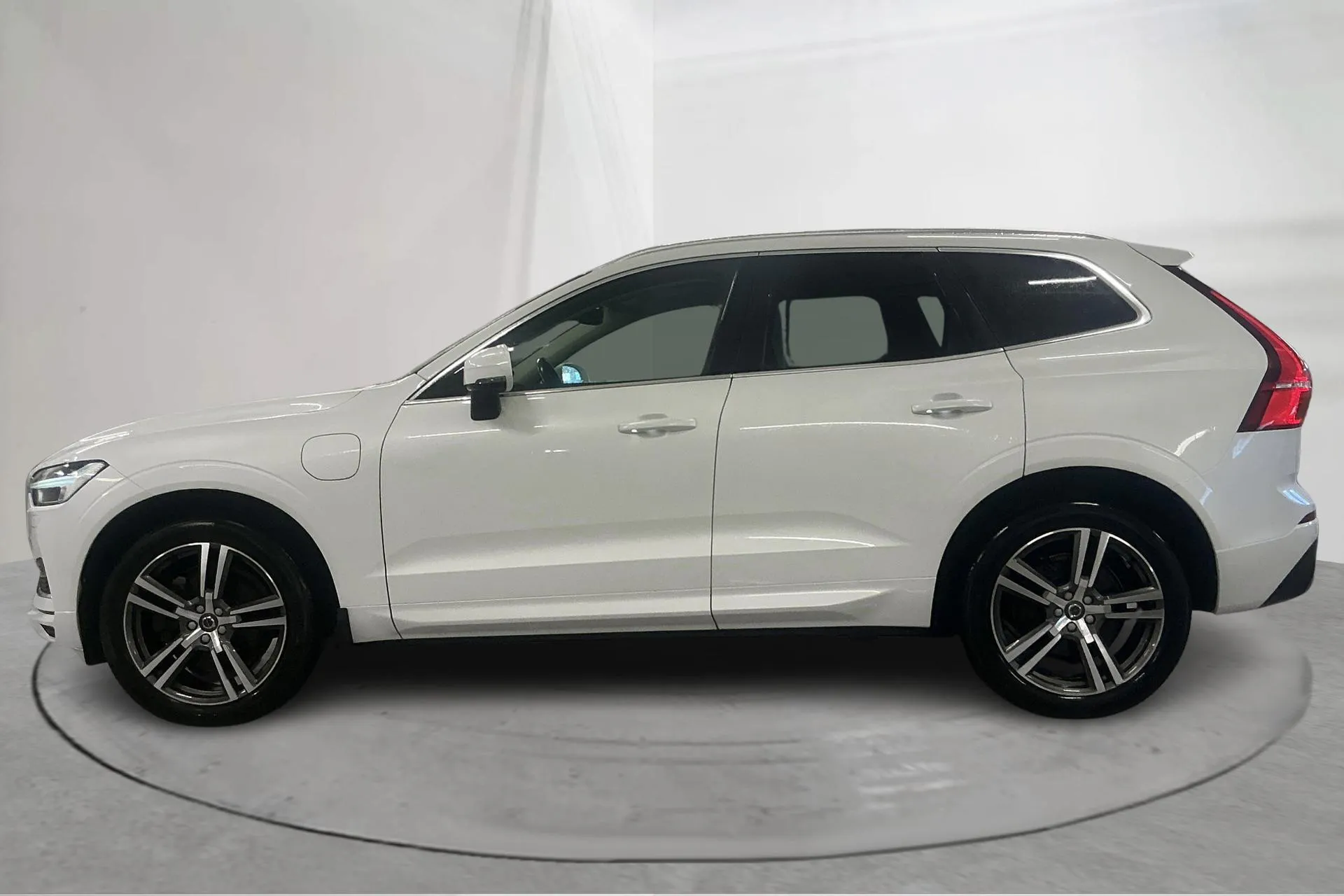 Presentationsfoto 2 av 30: Volvo XC60 T8 AWD Recharge (390hk) - 15 845 mil - Automat - vit - 2019