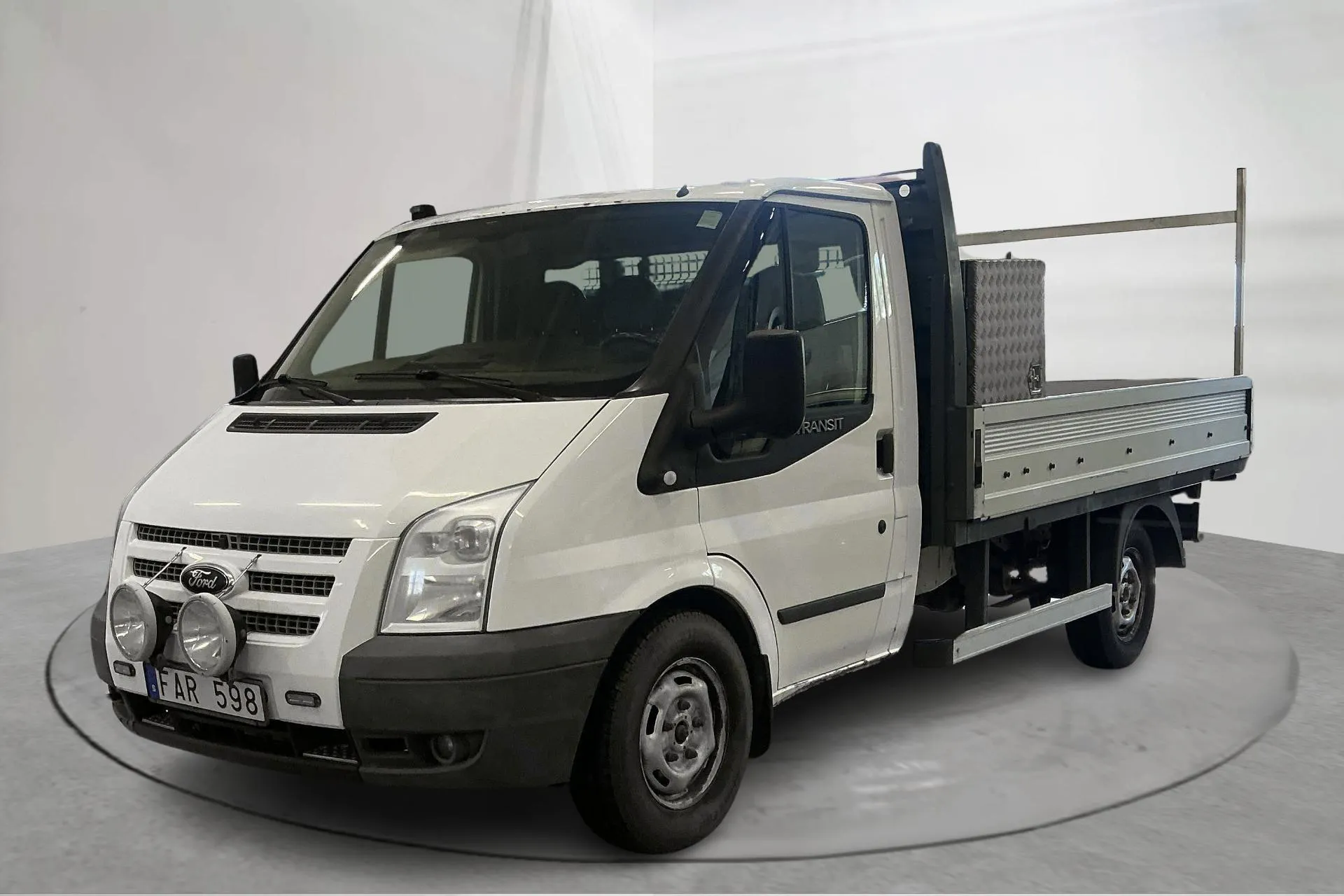 Presentationsfoto 1 av 13: Ford Transit 350 2.2 TDCi AWD Pickup (125hk) - 26 669 mil - Manuell - vit - 2013