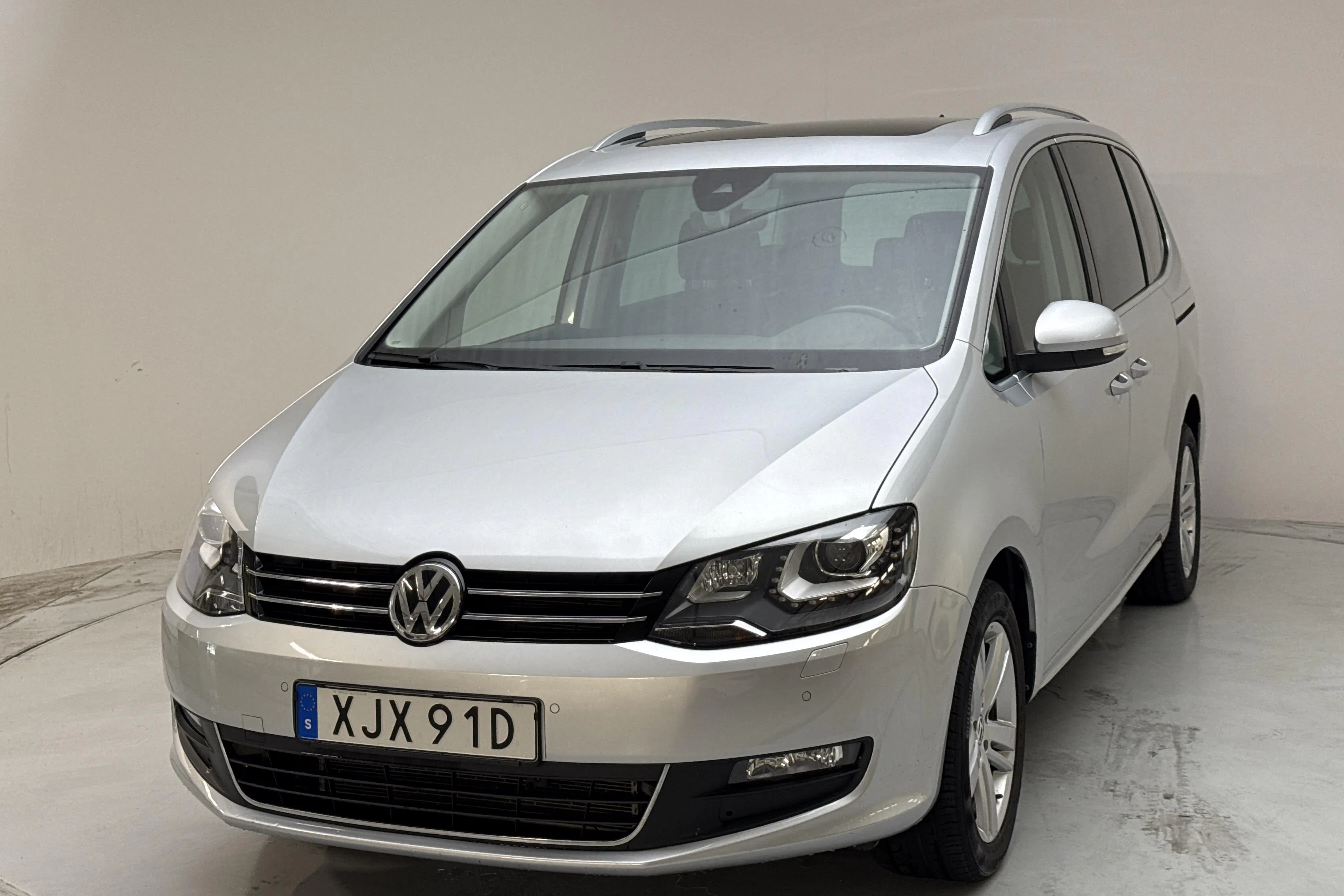 Presentationsfoto 1 av 15: VW Sharan 1.4 TSI (150hk) - 5 450 mil - Automat - silver - 2021