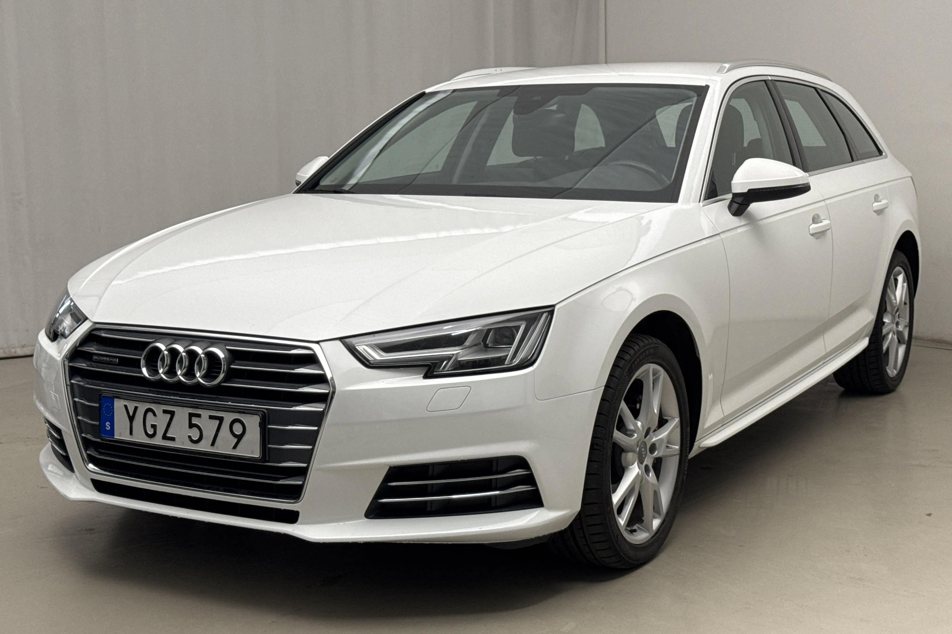 Presentation photo 1 of 19: Audi A4 2.0 TDI Avant quattro (190hk) - 96 790 km - Automatic - white - 2017