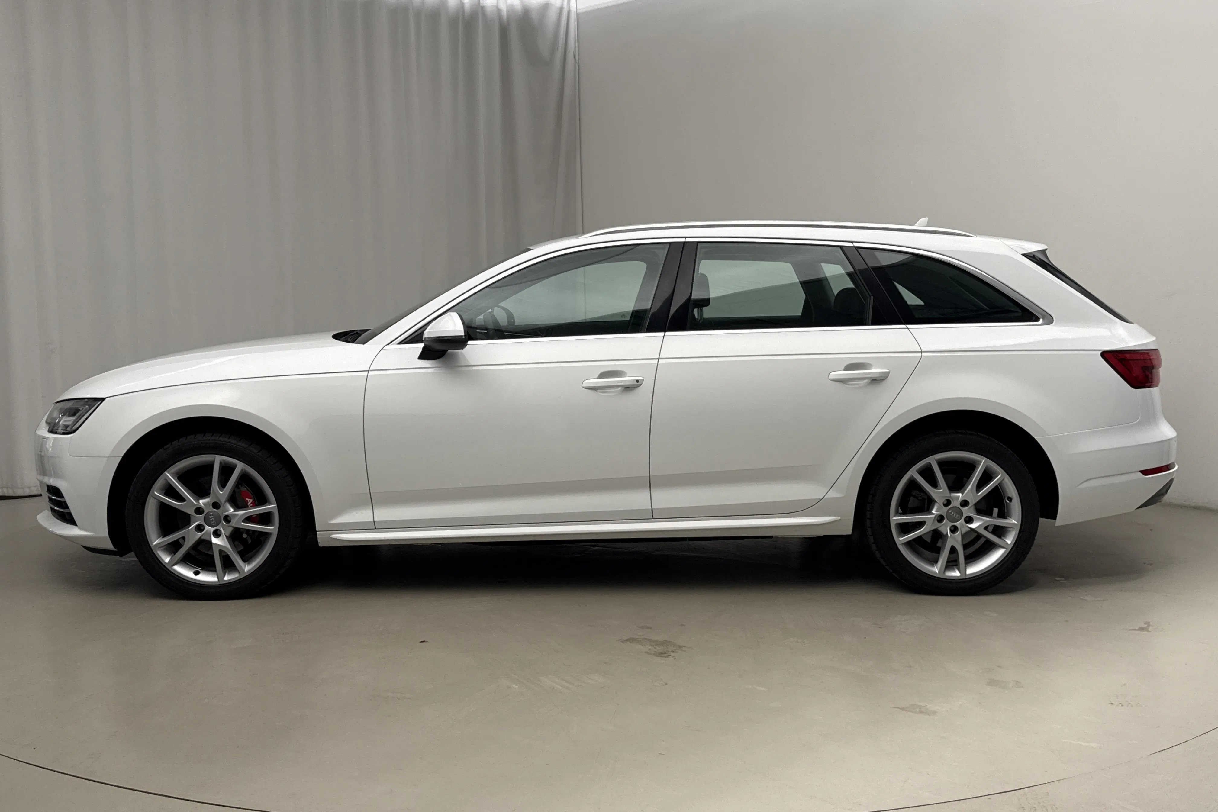 Presentation photo 2 of 19: Audi A4 2.0 TDI Avant quattro (190hk) - 96 790 km - Automatic - white - 2017