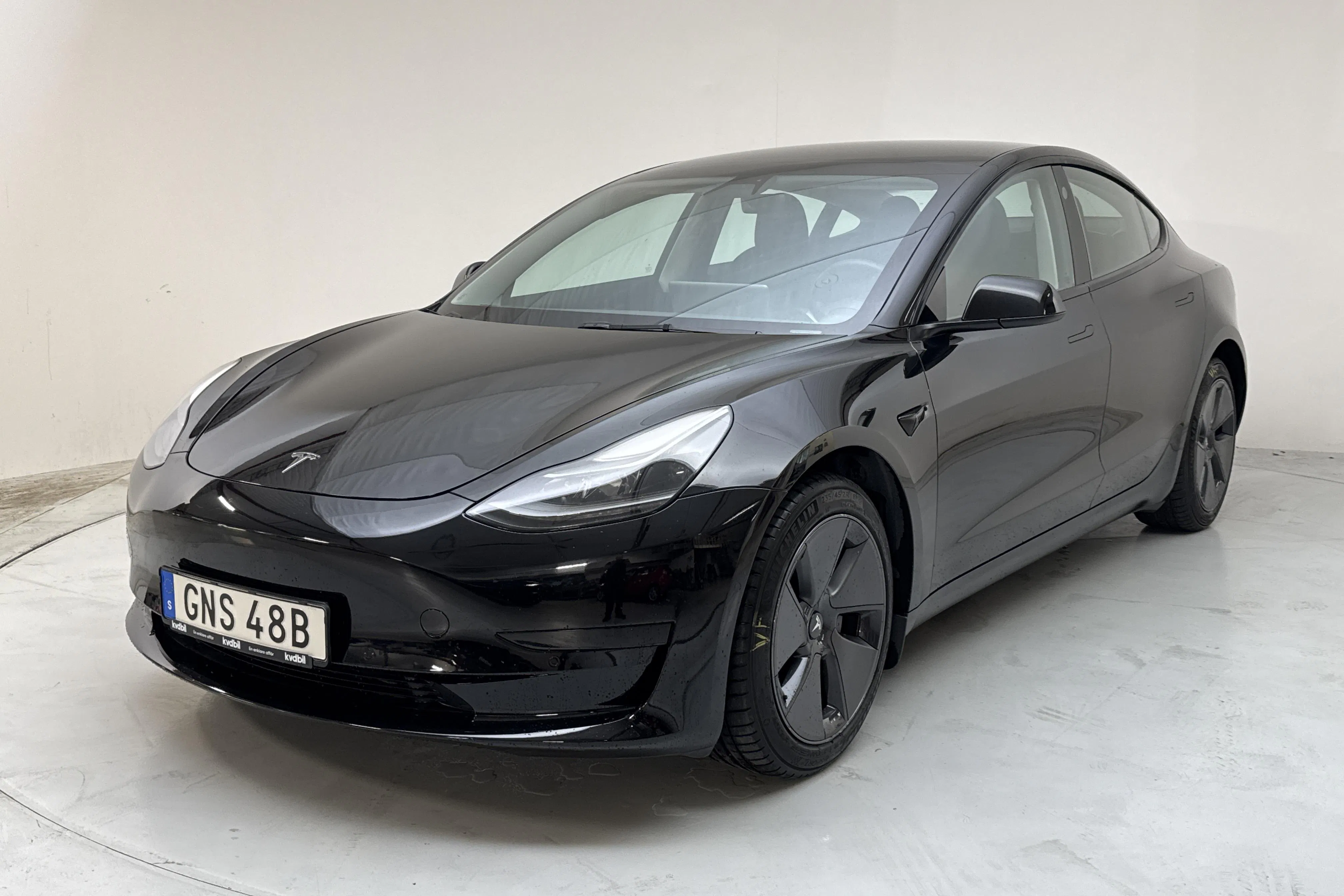 Presentation photo 1 of 18: Tesla Model 3 Standard Range RWD - 5 427 Scandinavian mile - Automatic - black - 2021