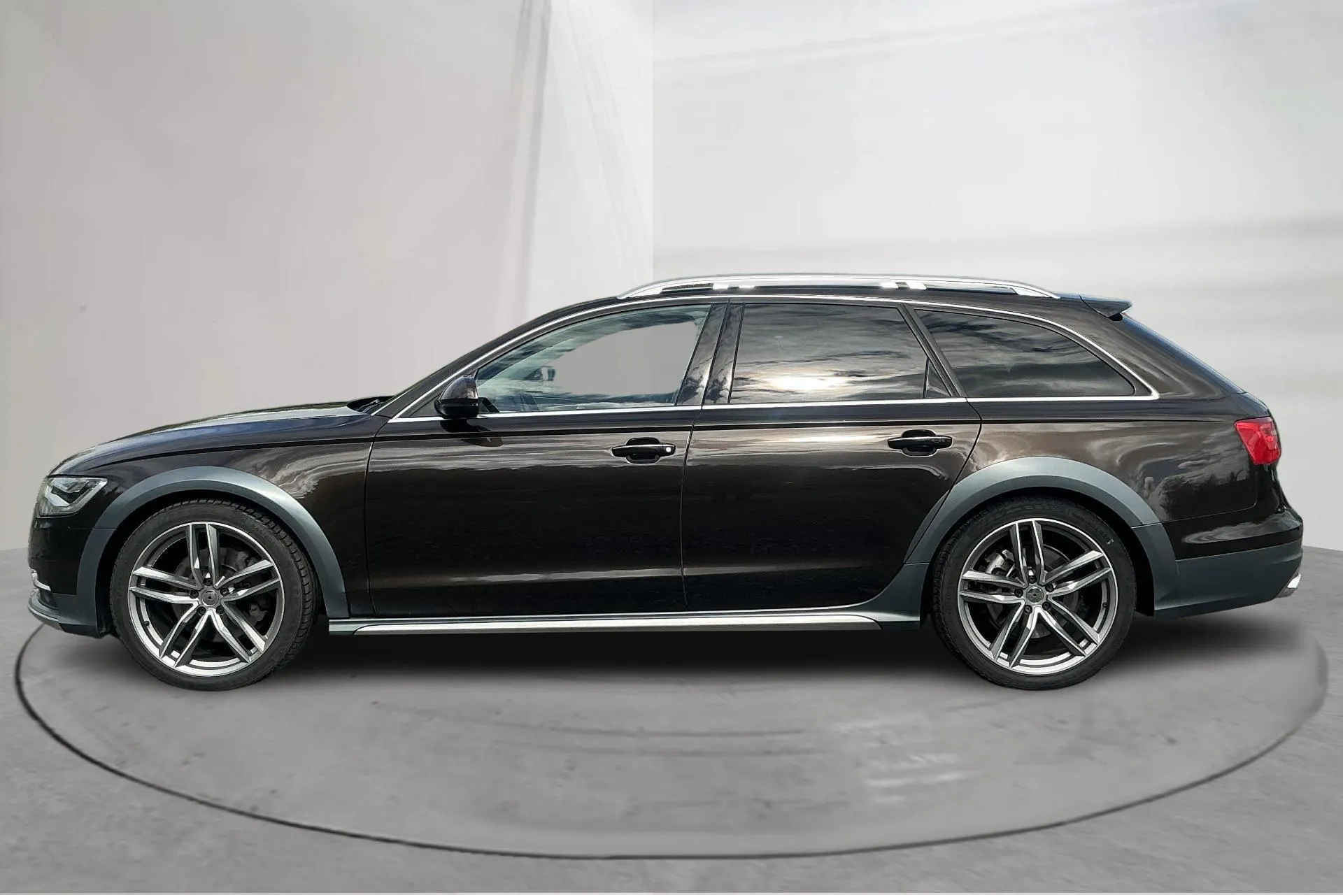 Presentationsfoto 2 av 15: Audi A6 Allroad 3.0 TDI quattro (204hk) - 22 843 mil - Automat - brun - 2014