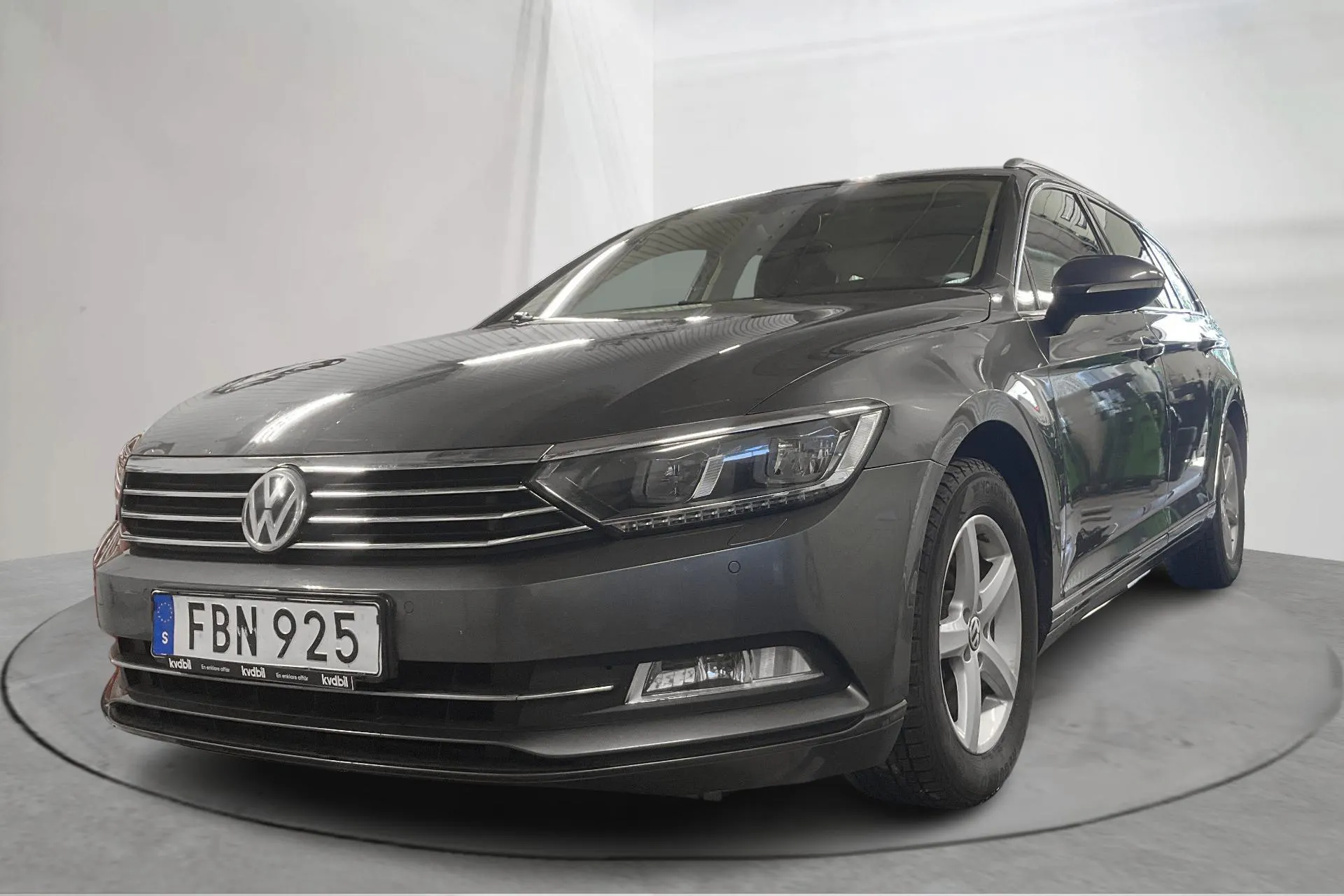 Presentation photo 1 of 13: VW Passat 2.0 TDI Sportscombi (150hk) - 14 390 Scandinavian mile - Automatic - gray - 2015