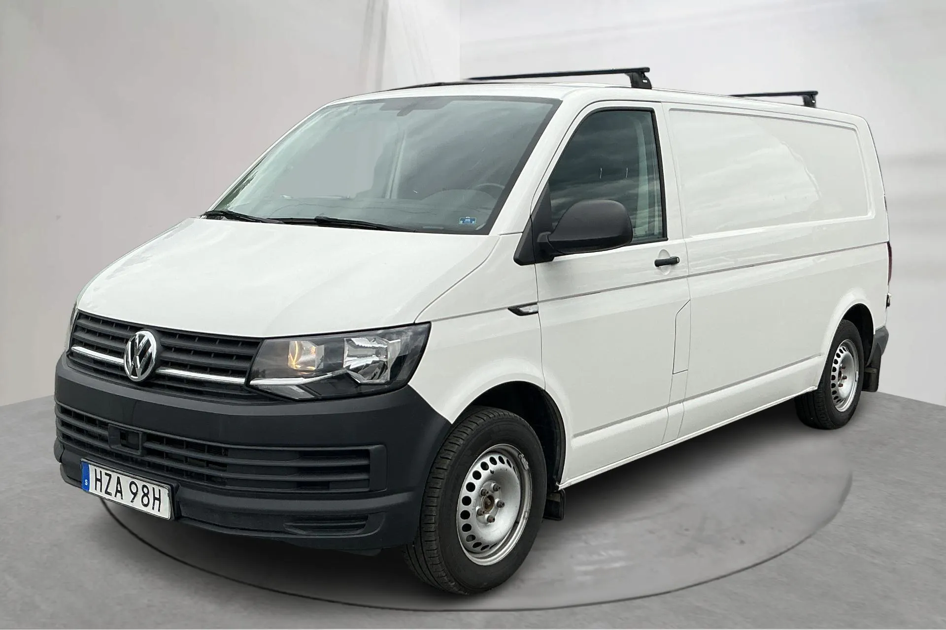 Presentationsfoto 1 av 16: VW Transporter T6 2.0 TDI BMT Skåp (150hk) - 12 670 mil - Automat - vit - 2019