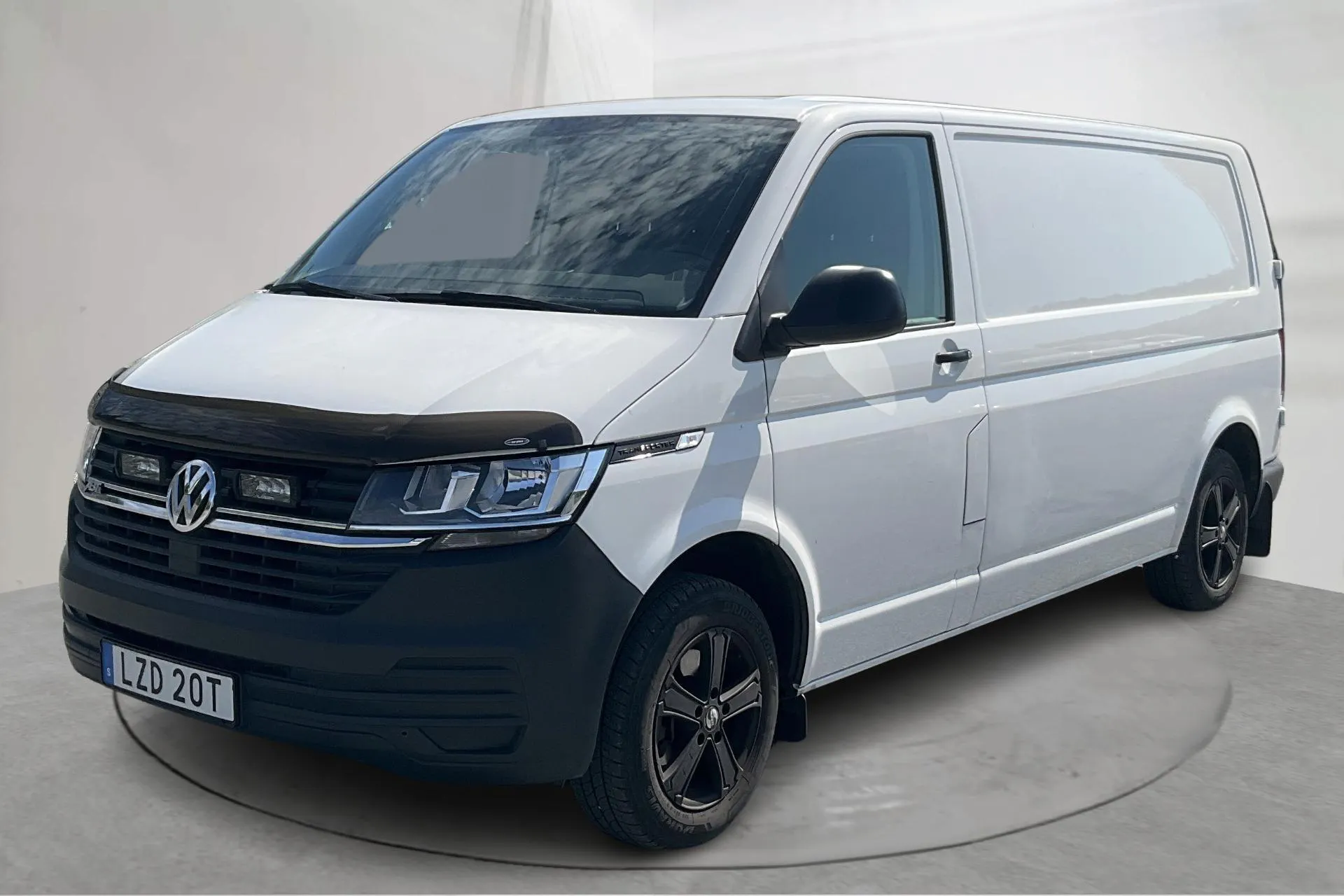 Presentationsfoto 1 av 15: VW e-Transporter T6 Skåp ABT (110hk) - 4 917 mil - Automat - vit - 2021