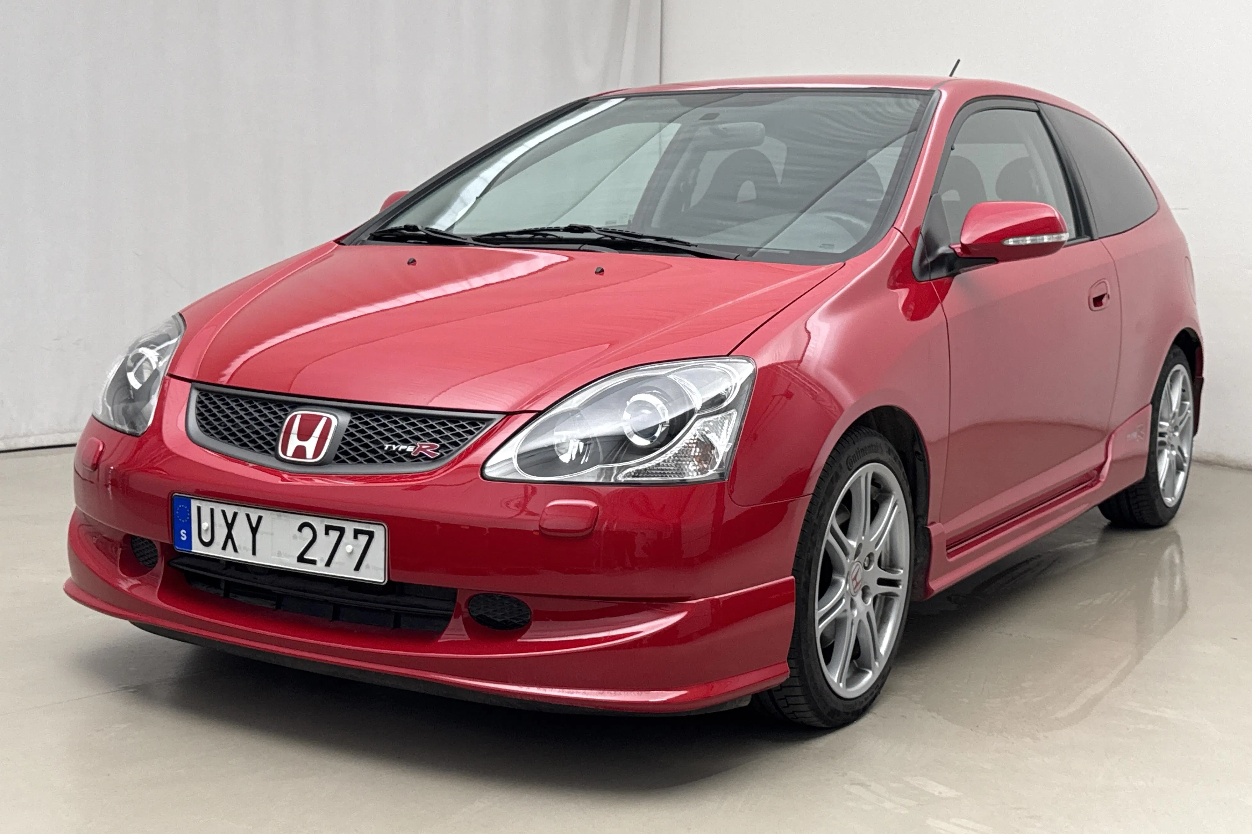Presentation photo 1 of 14: Honda Civic 2.0 Type-R (200hk) - 64 100 km - Manual - red - 2004