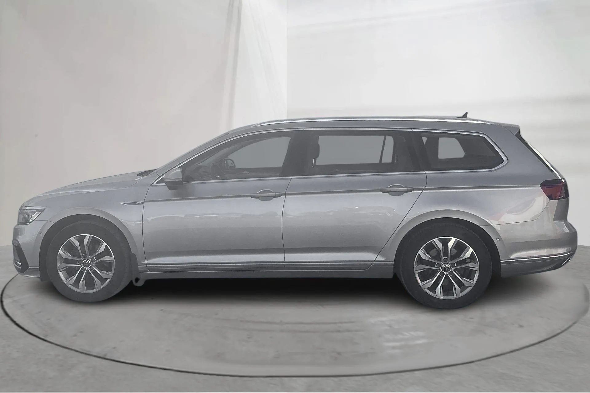 Presentation photo 2 of 15: VW Passat 1.4 GTE Sportscombi (218hk) - 140 920 km - Automatic - silver - 2023