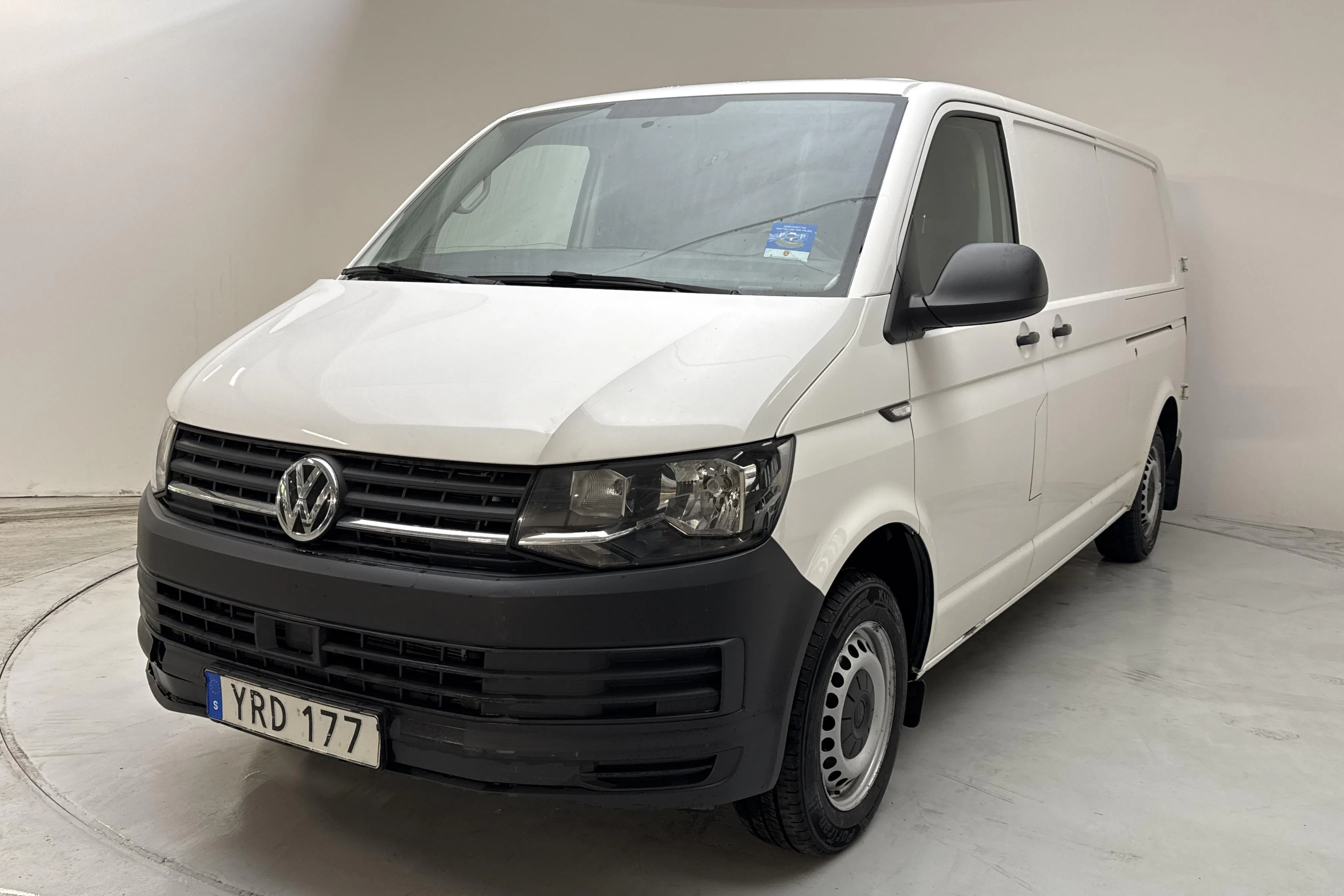 Presentation photo 1 of 12: VW Transporter T6 2.0 TDI BMT Skåp (150hk) - 246 240 km - Automatic - white - 2018
