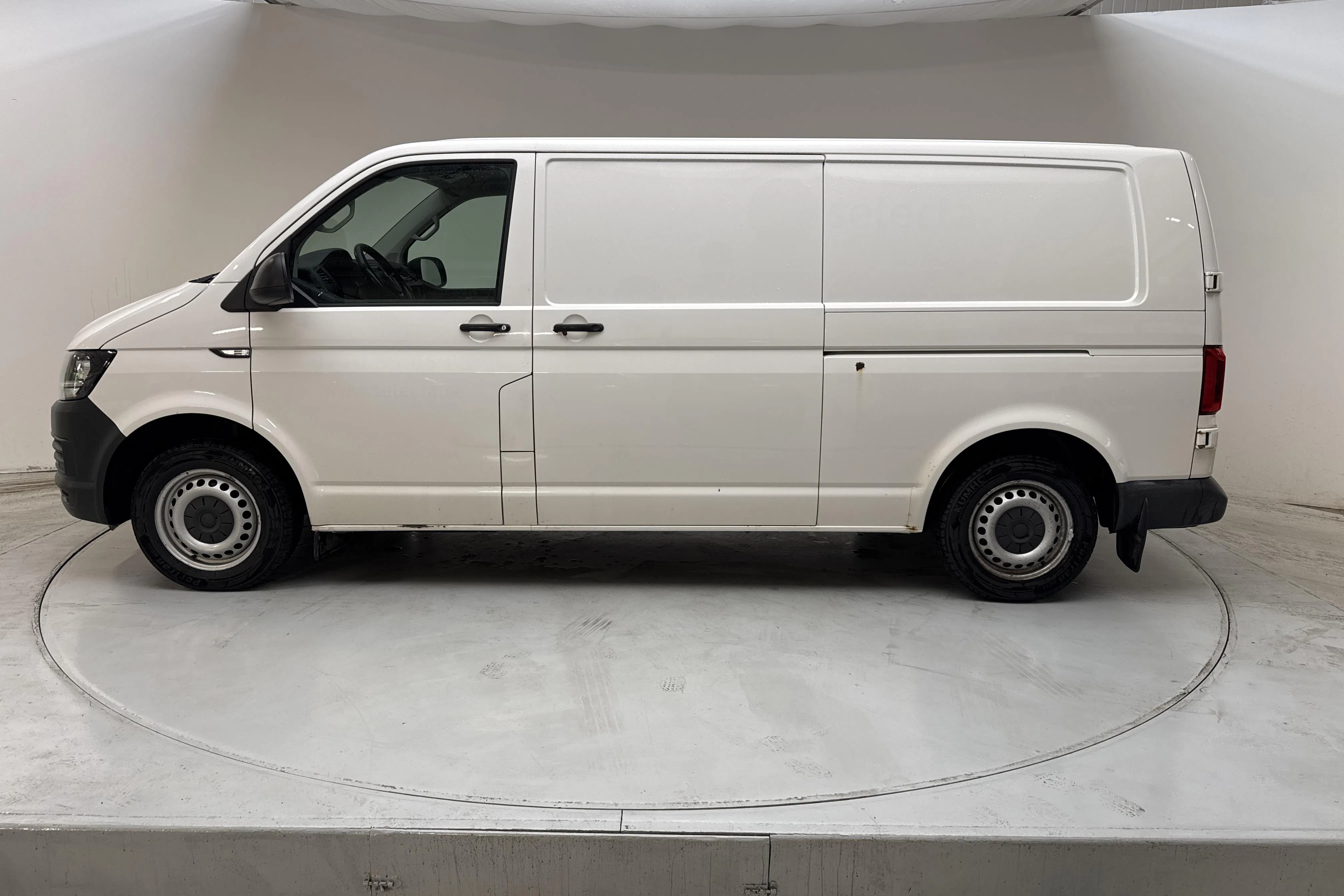 Presentation photo 2 of 12: VW Transporter T6 2.0 TDI BMT Skåp (150hk) - 246 240 km - Automatic - white - 2018