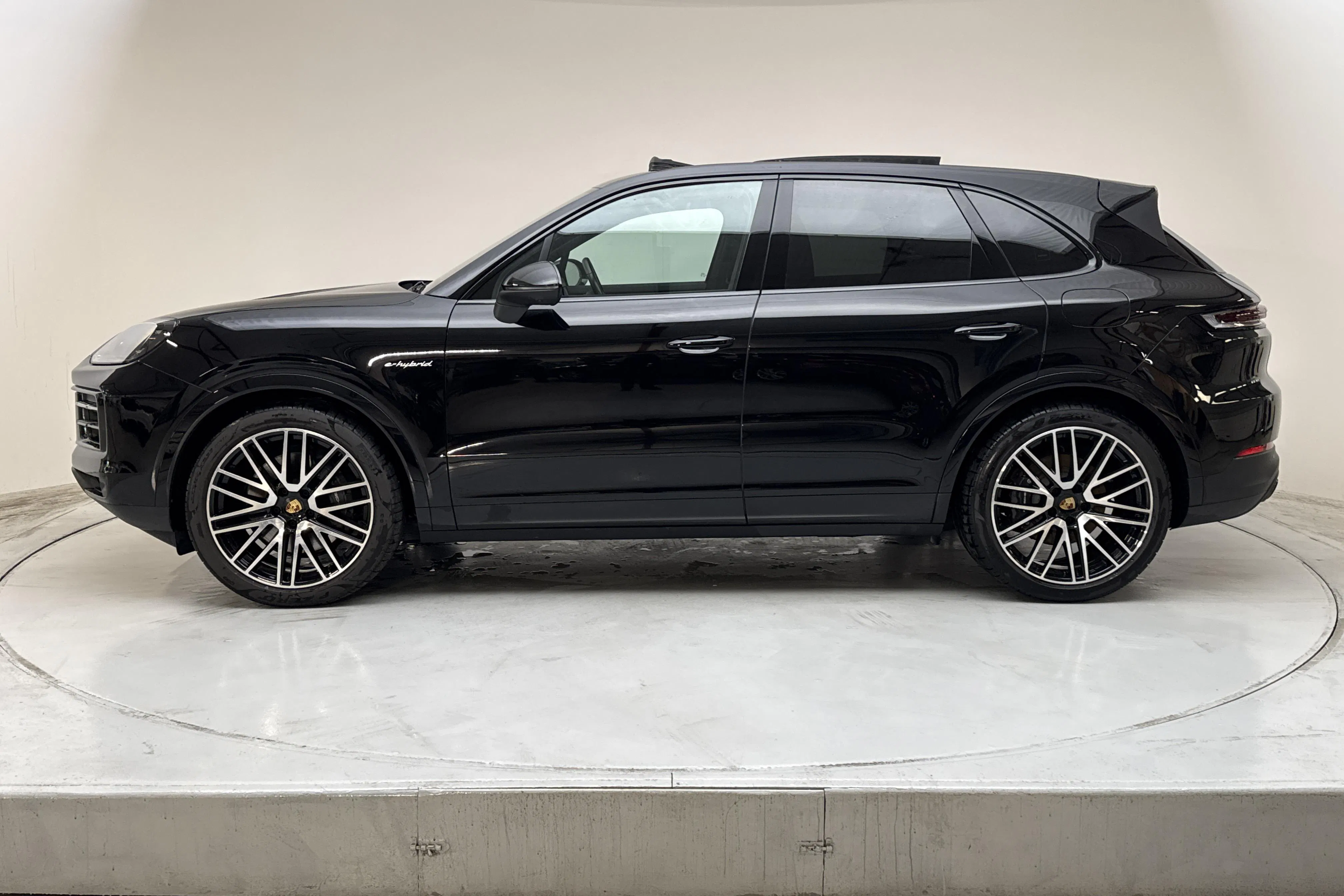 Presentation photo 2 of 22: Porsche Cayenne E-Hybrid (470hk) - 36 010 km - Automatic - black - 2024
